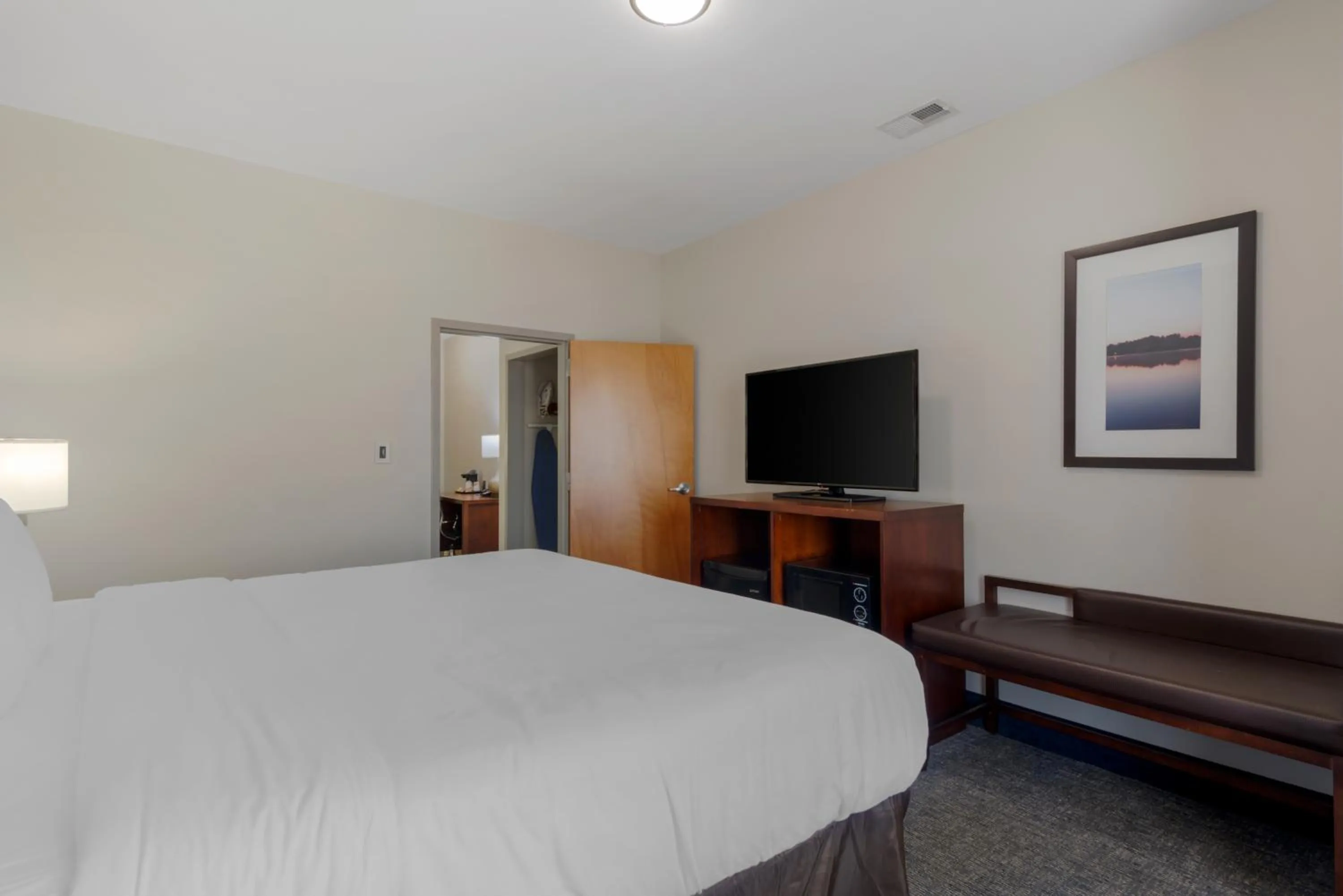 Bedroom, Bed in Comfort Suites Stockbridge Atlanta South