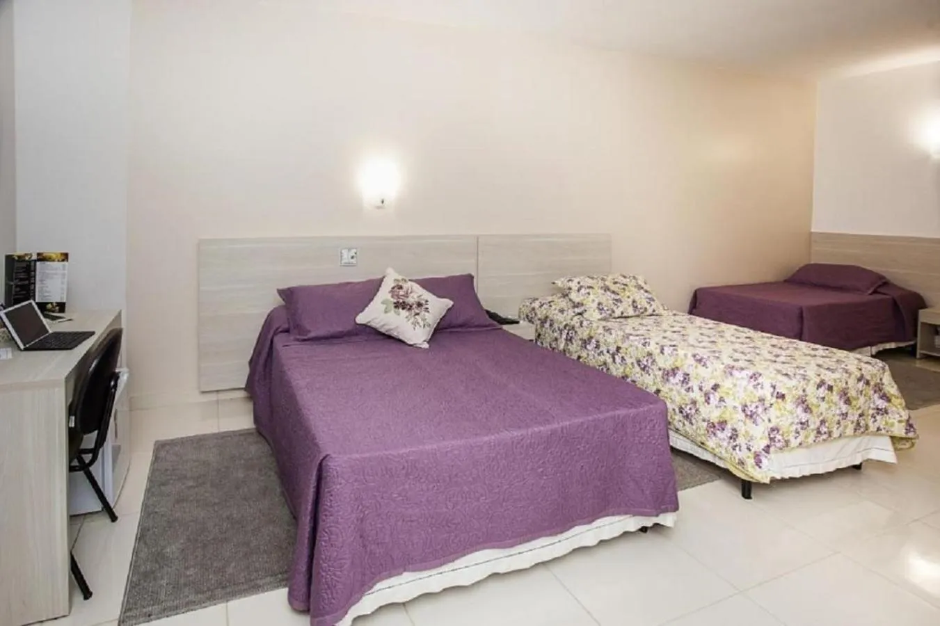 Photo of the whole room, Bed in Alves Hotel