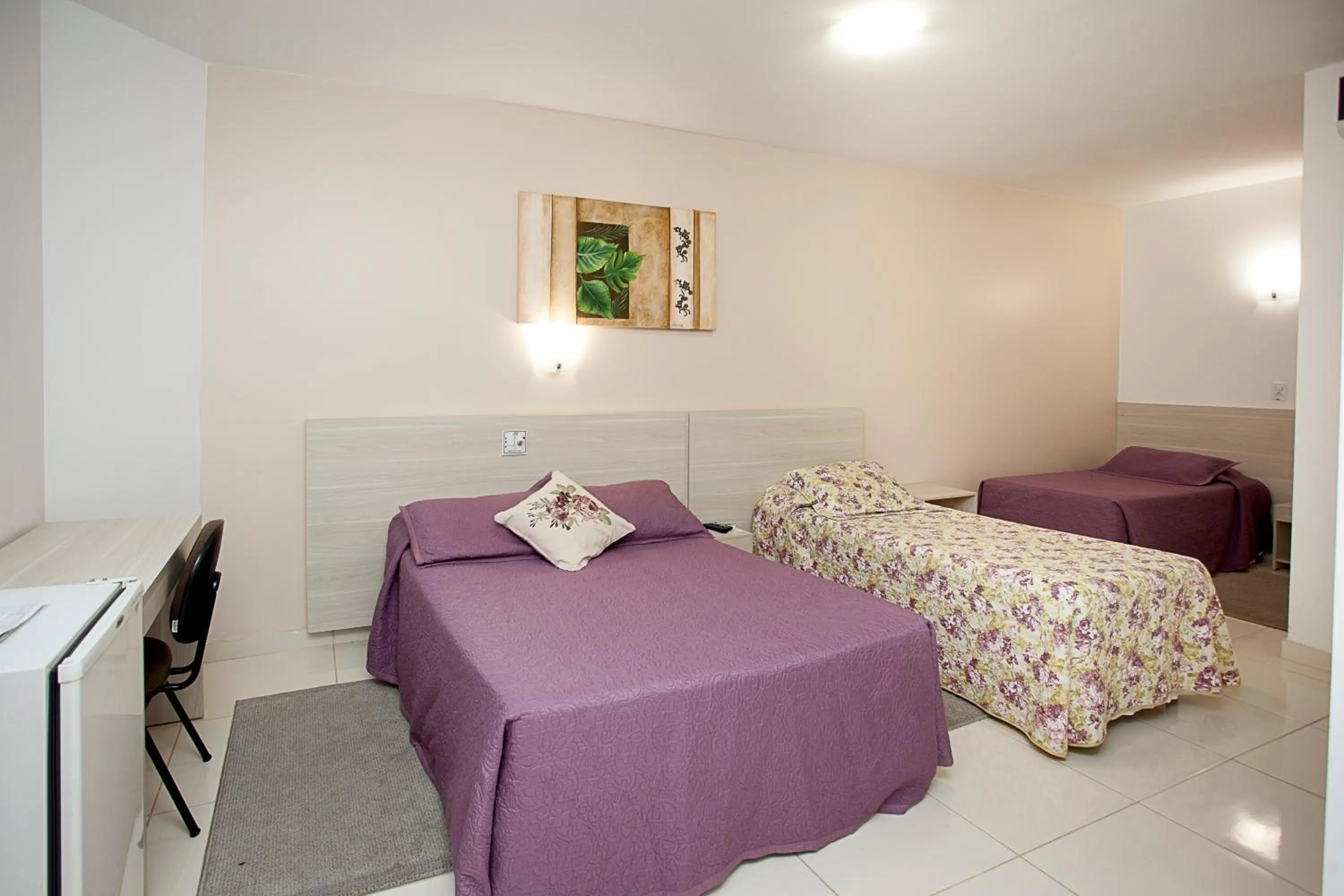 Kitchen or kitchenette, Bed in Alves Hotel