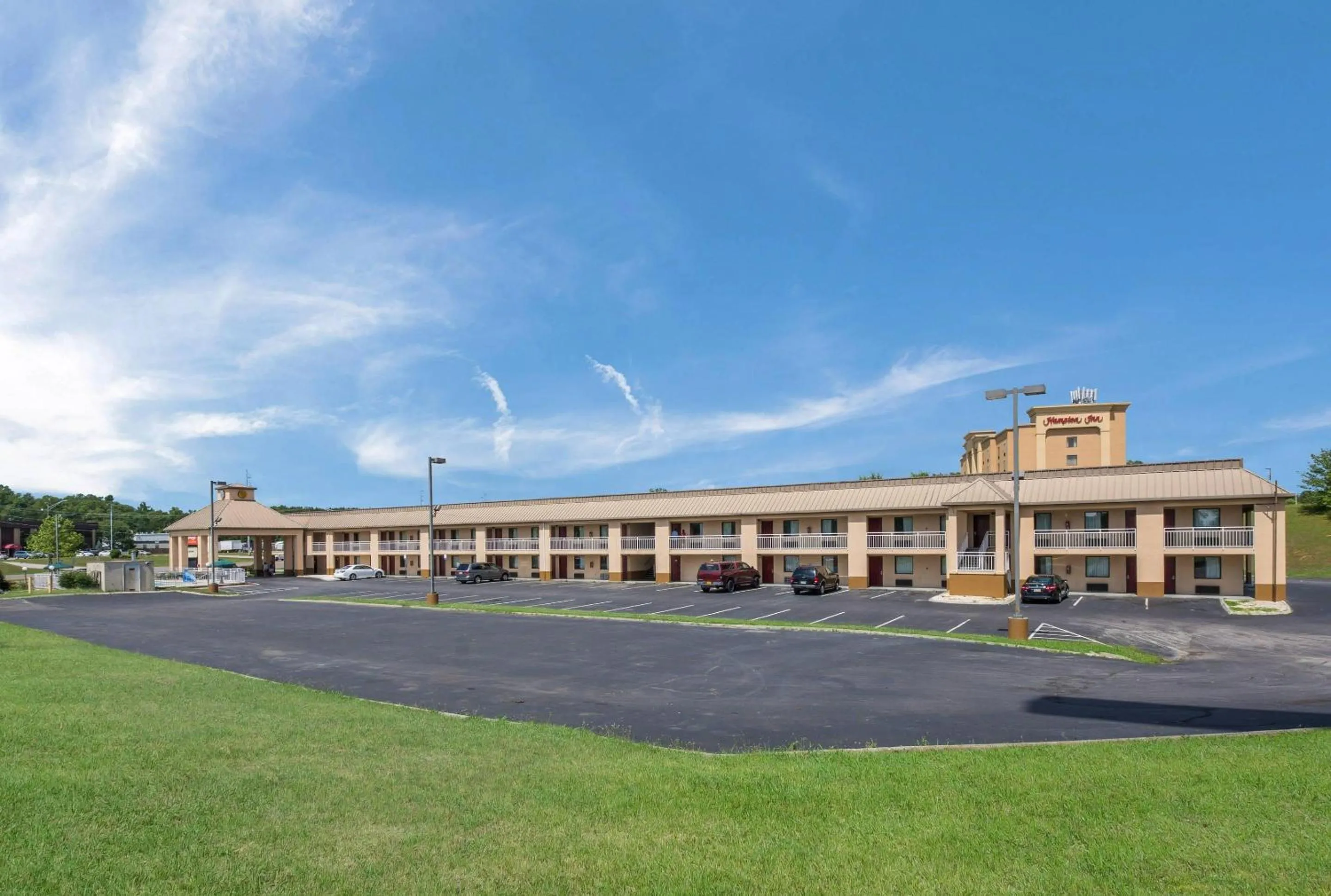 Property building in Econo Lodge Inn & Suites Knoxville East