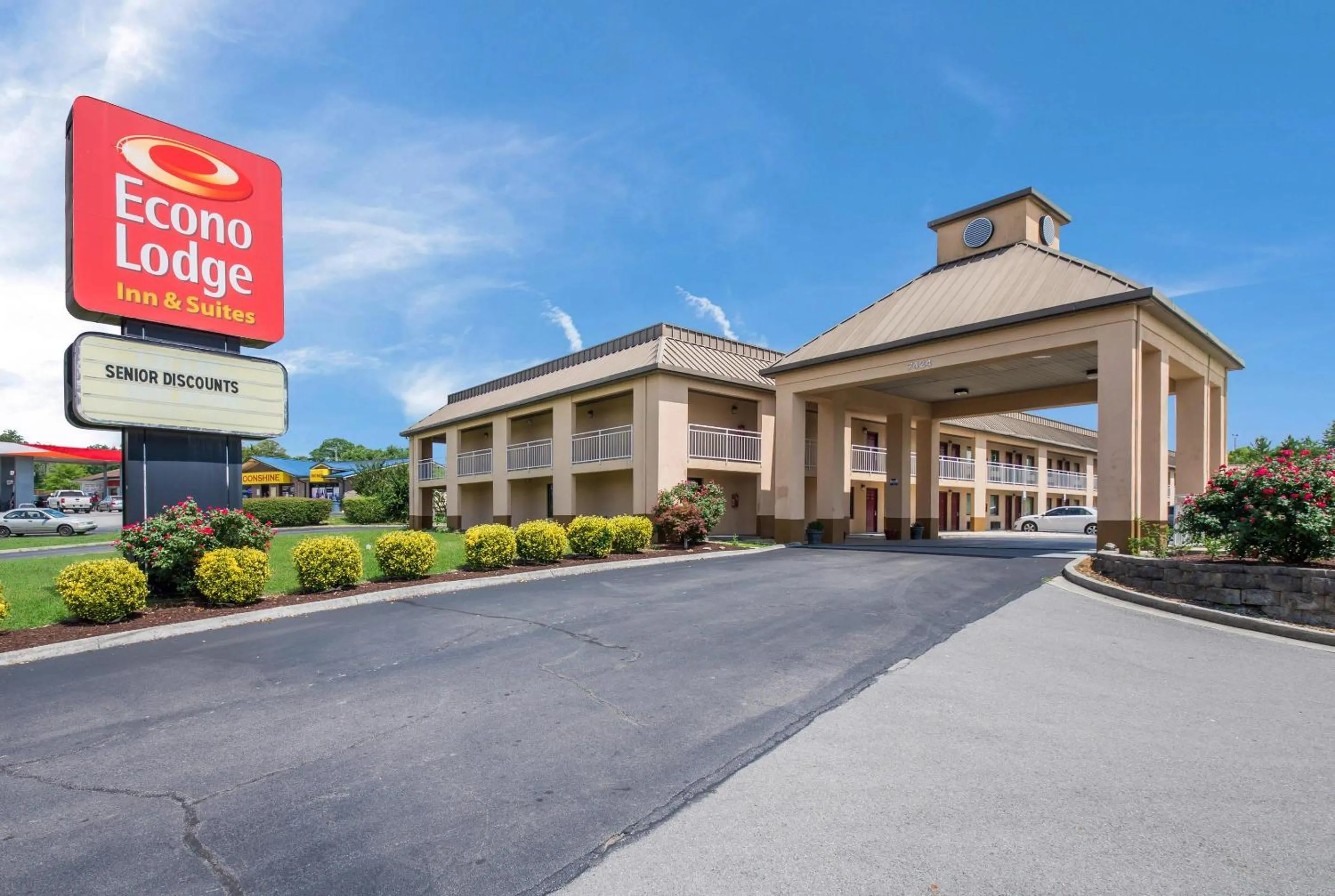 Property building in Econo Lodge Inn & Suites Knoxville East