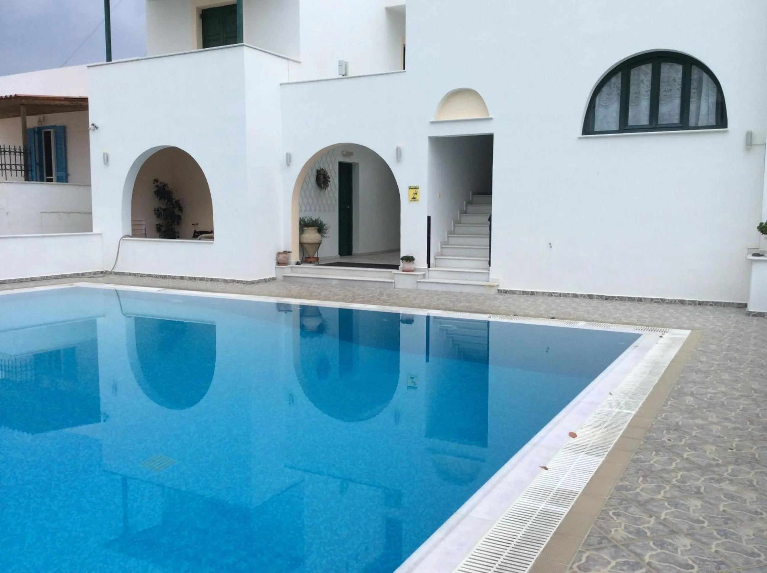 Facade/entrance in Iliovasilema