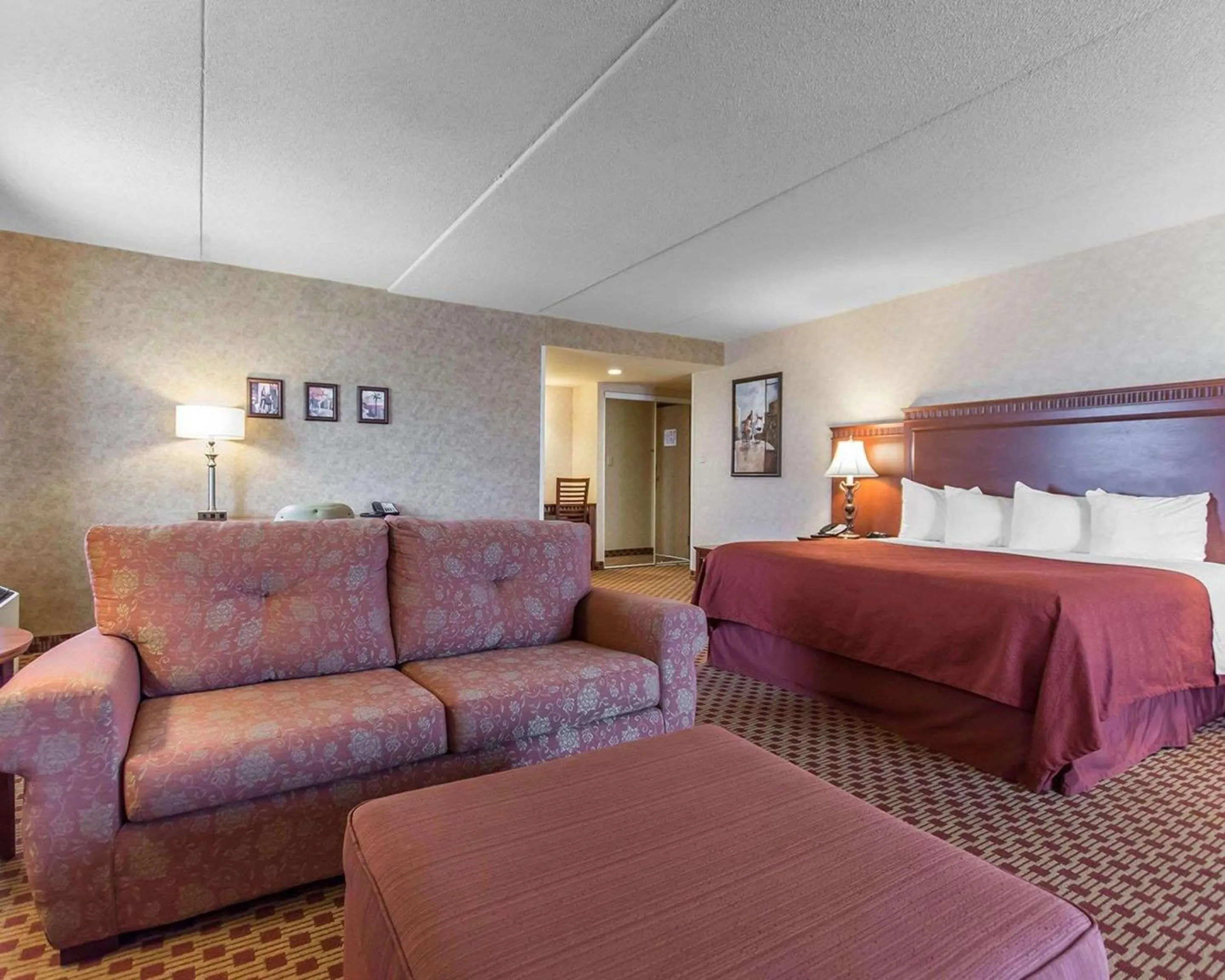 Bedroom, Bed in Quality Inn & Suites Bay Front