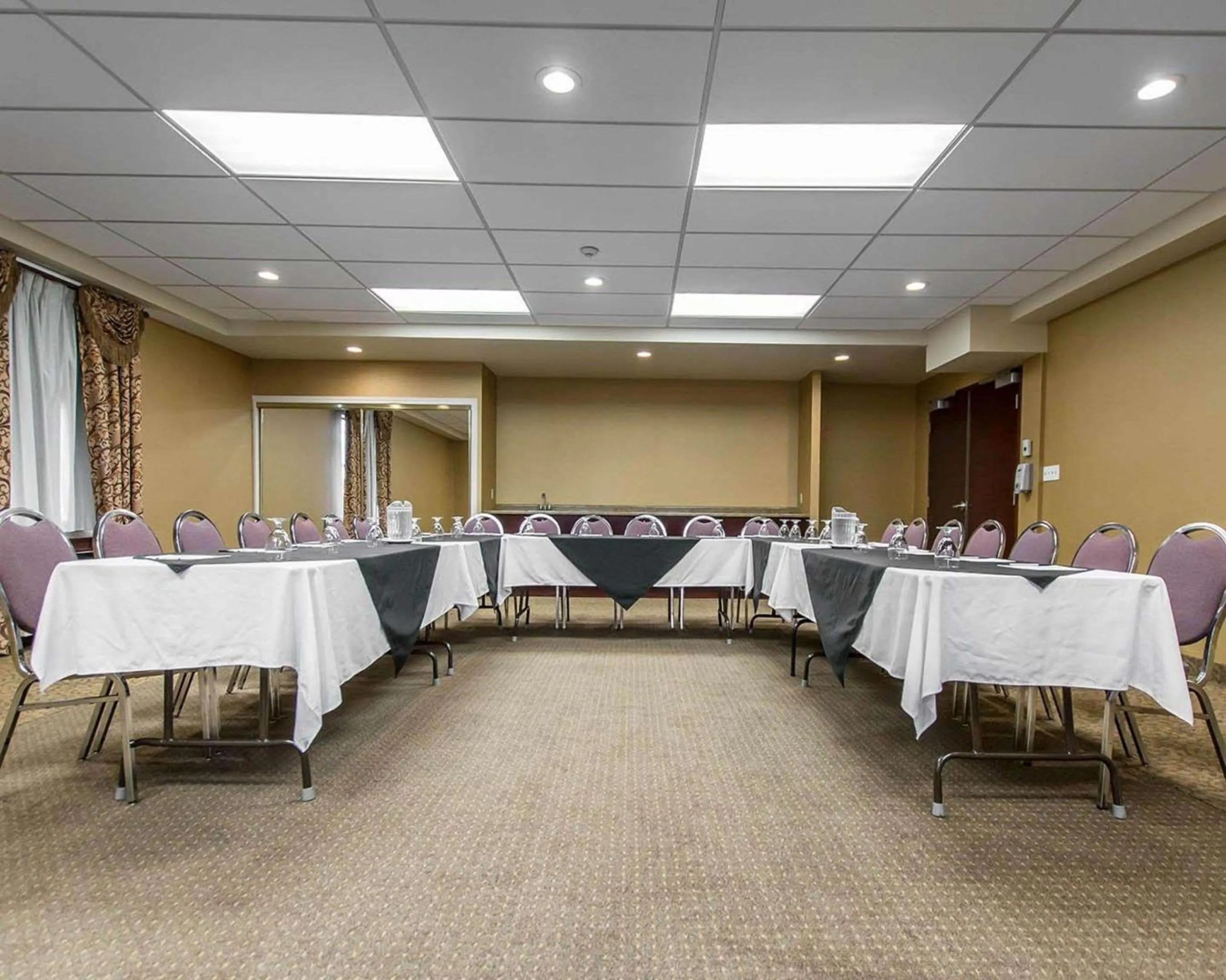 Meeting/conference room in Quality Inn & Suites Bay Front