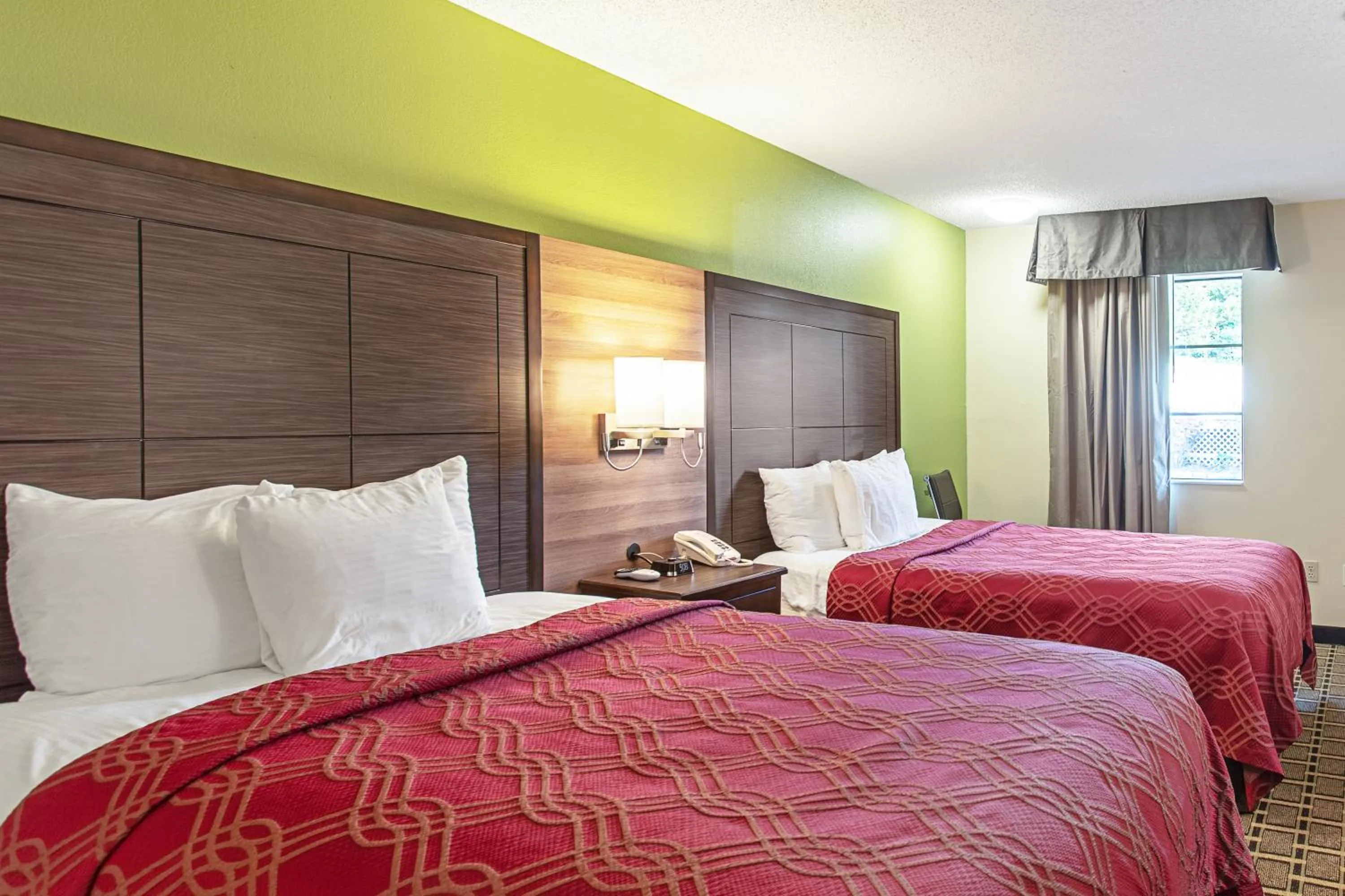 Photo of the whole room, Bed in Econo Lodge