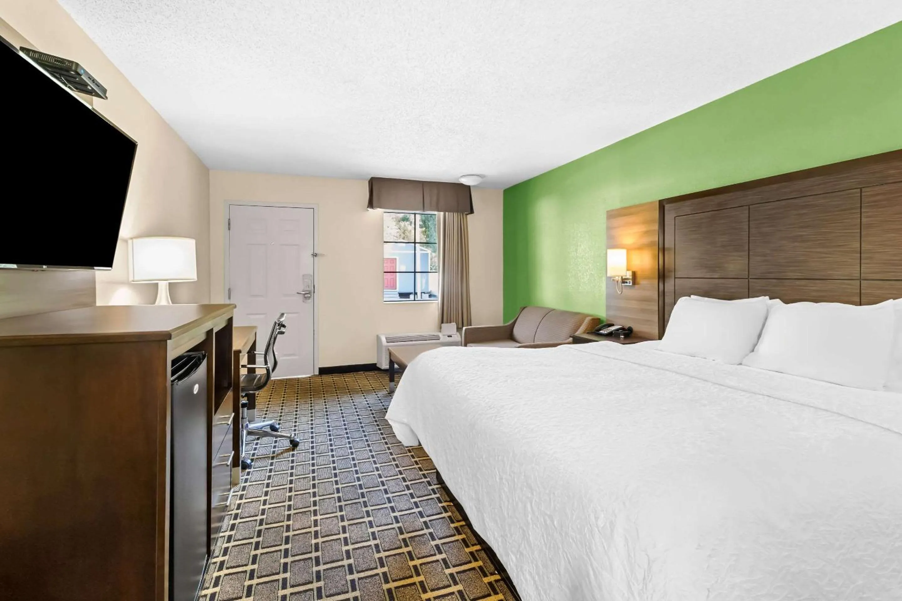 Bedroom, Bed in Econo Lodge