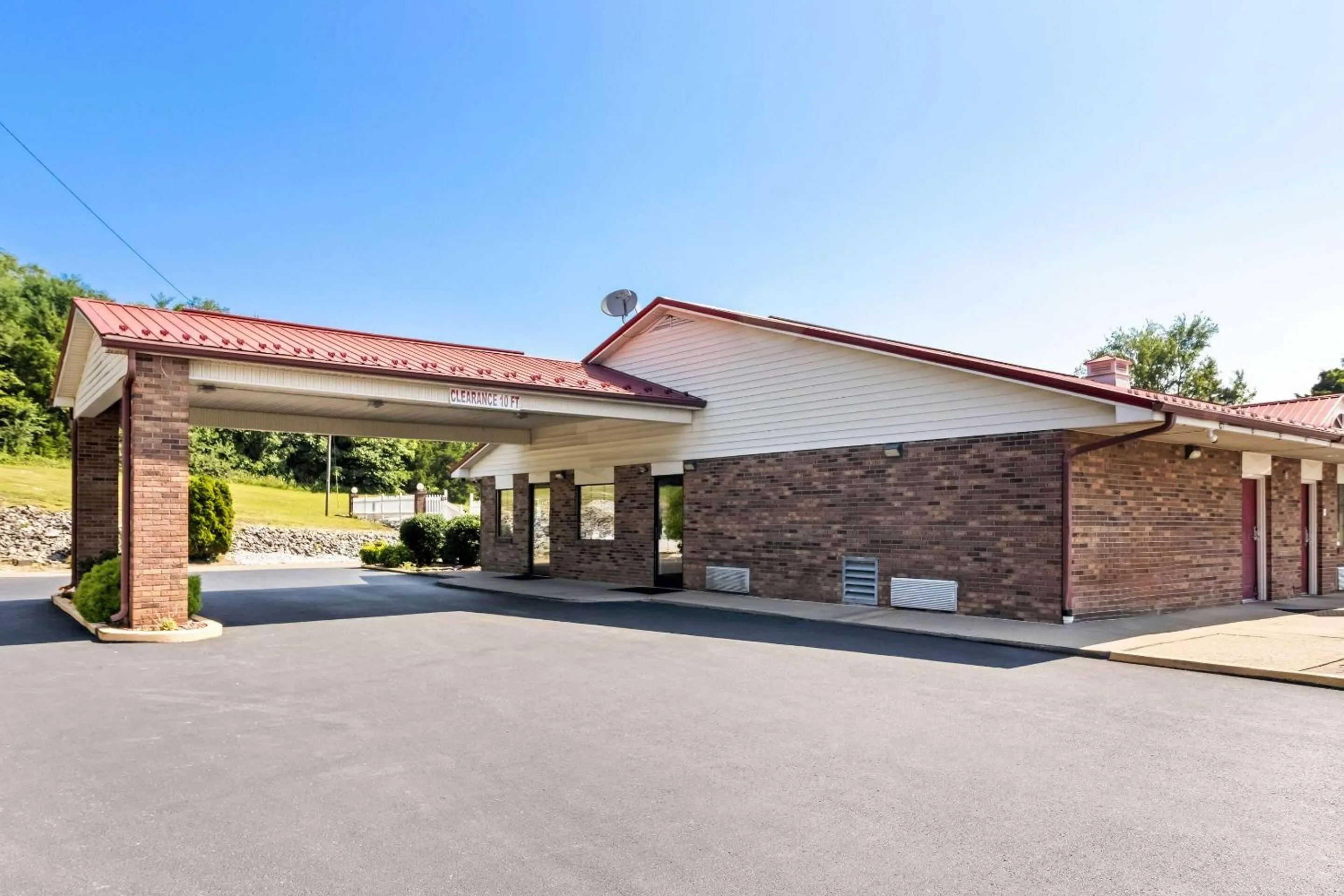Property building in Econo Lodge