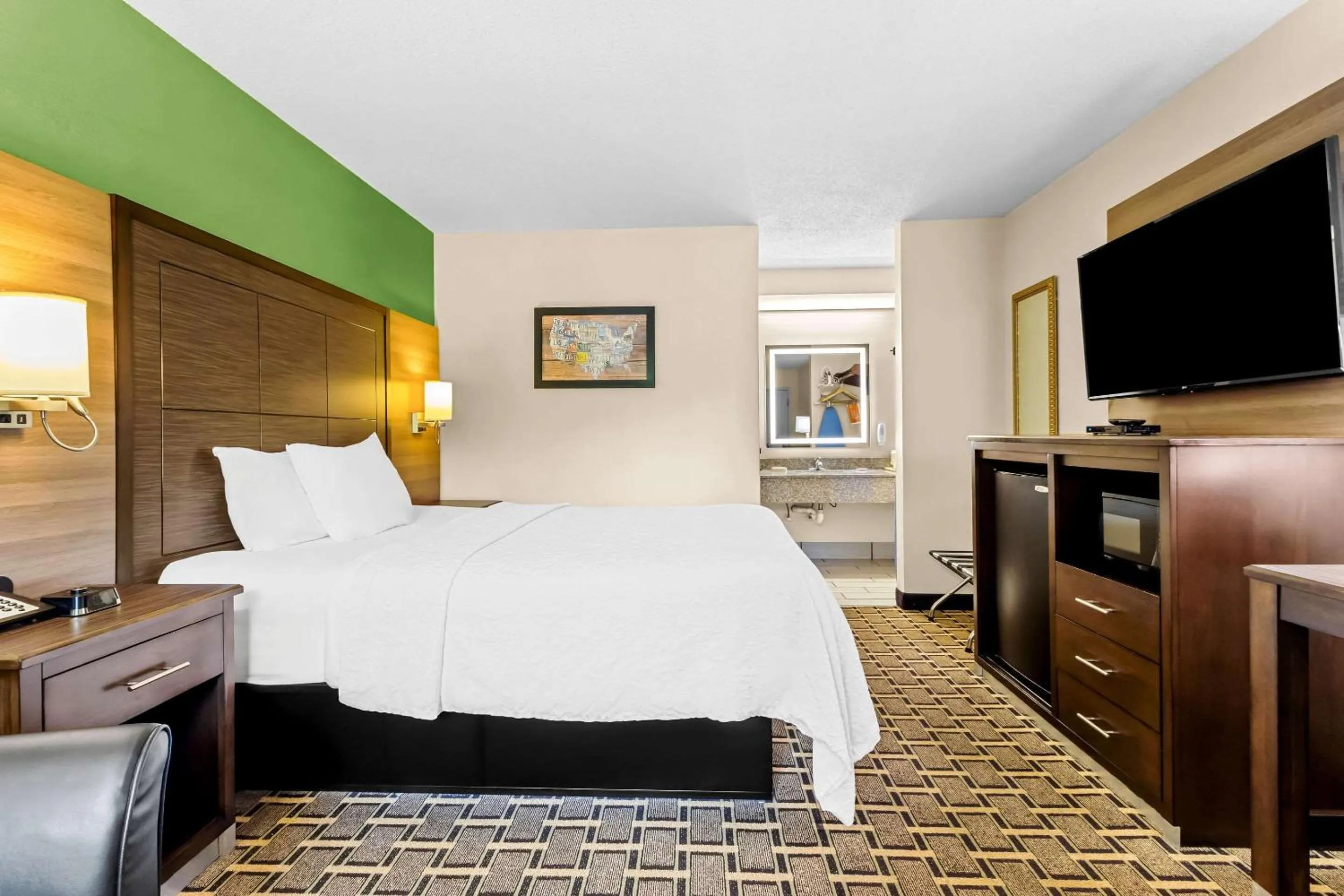 Bedroom, Bed in Econo Lodge