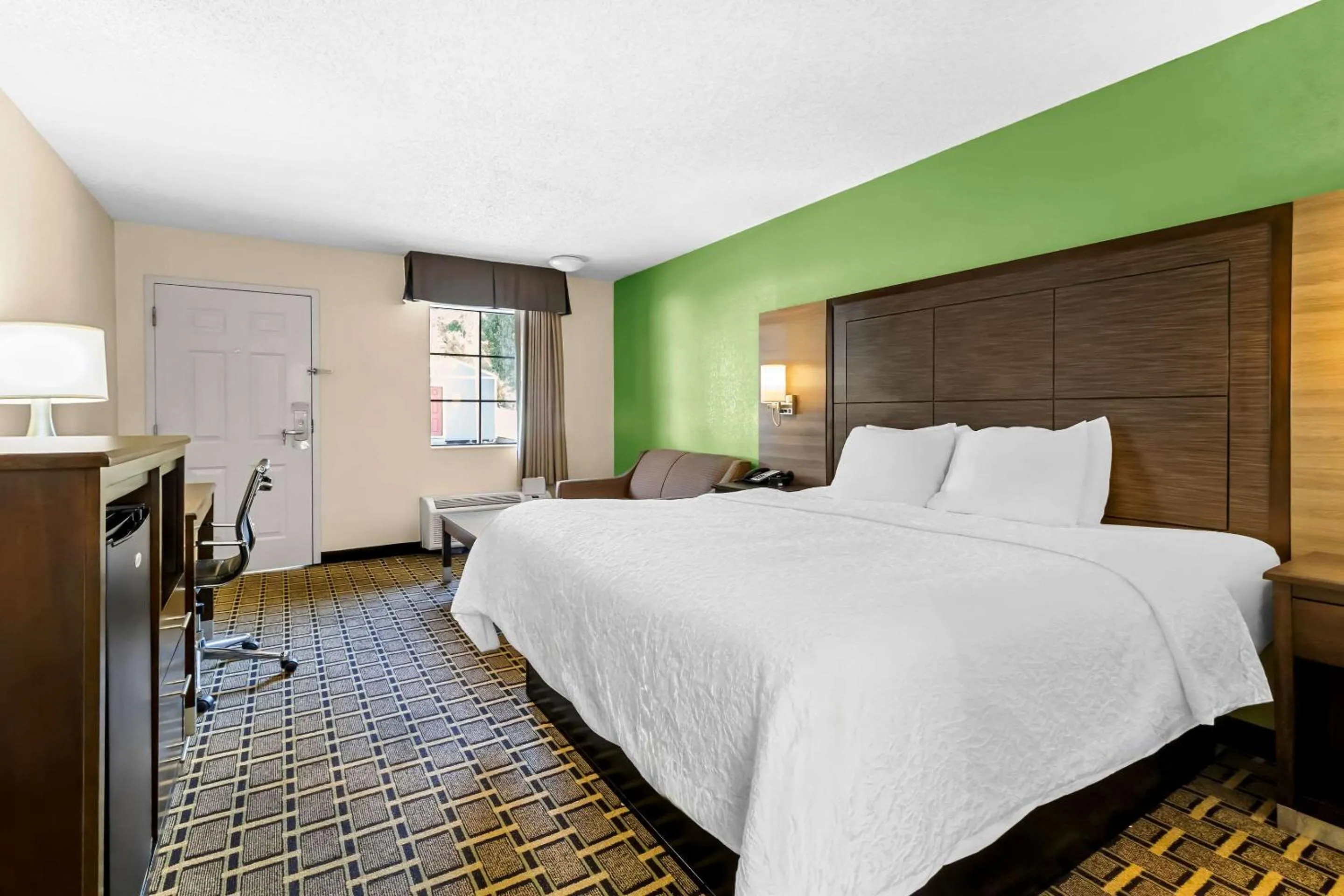 Bedroom, Bed in Econo Lodge