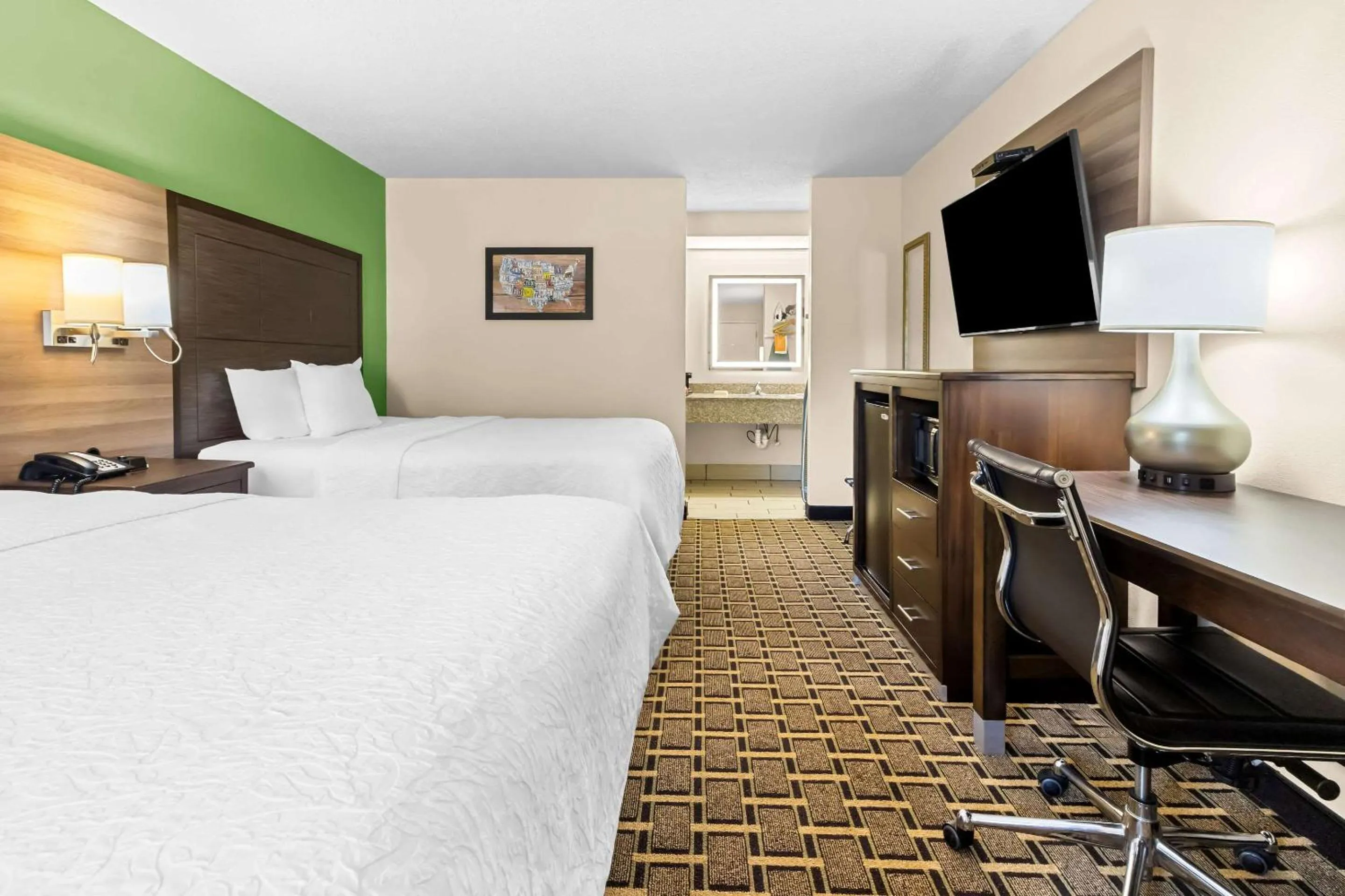 Bedroom, Bed in Econo Lodge