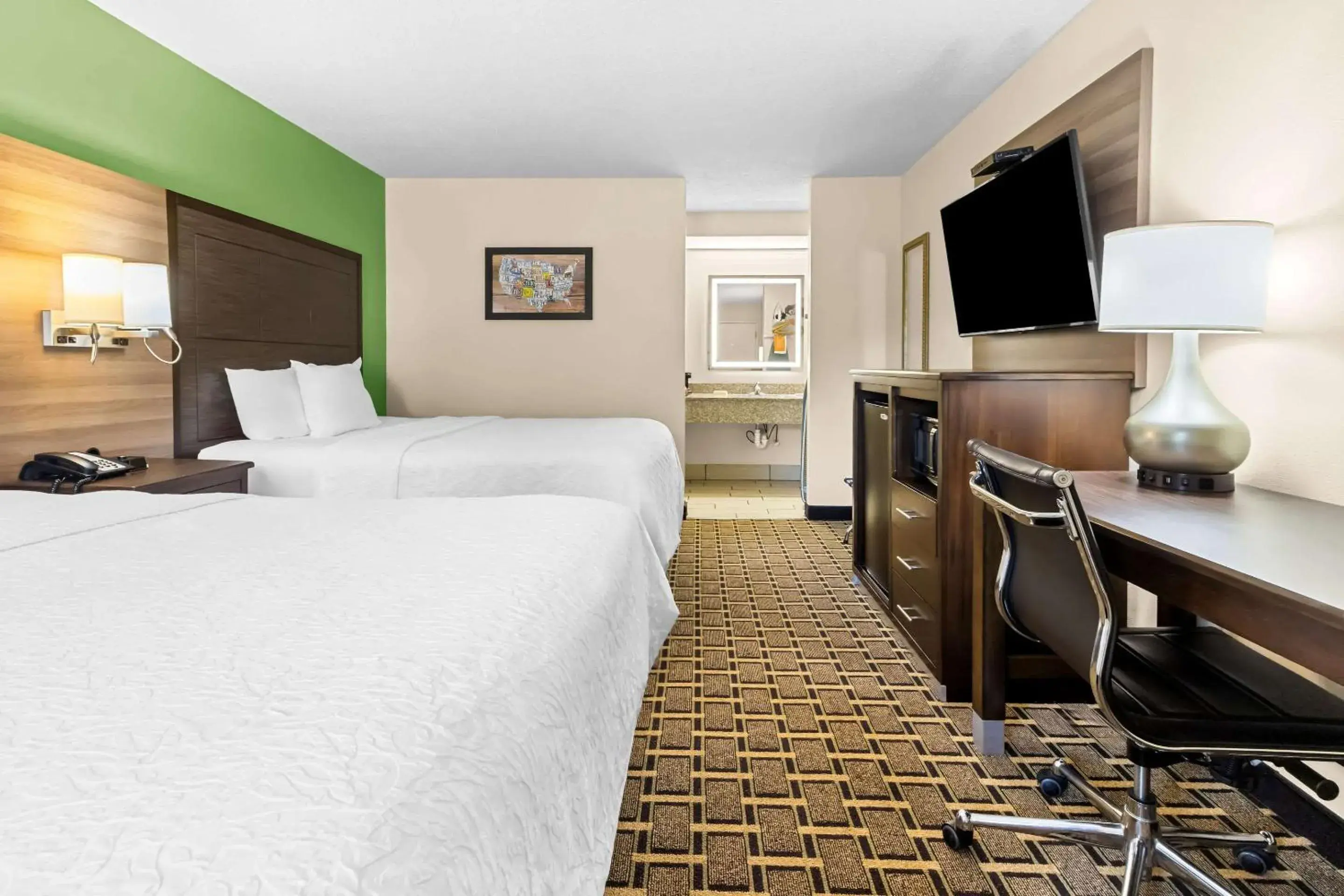 Queen Room with Two Queen Beds - Smoking in Econo Lodge Queen Room with Two Queen Beds - Smoking in Econo Lodge