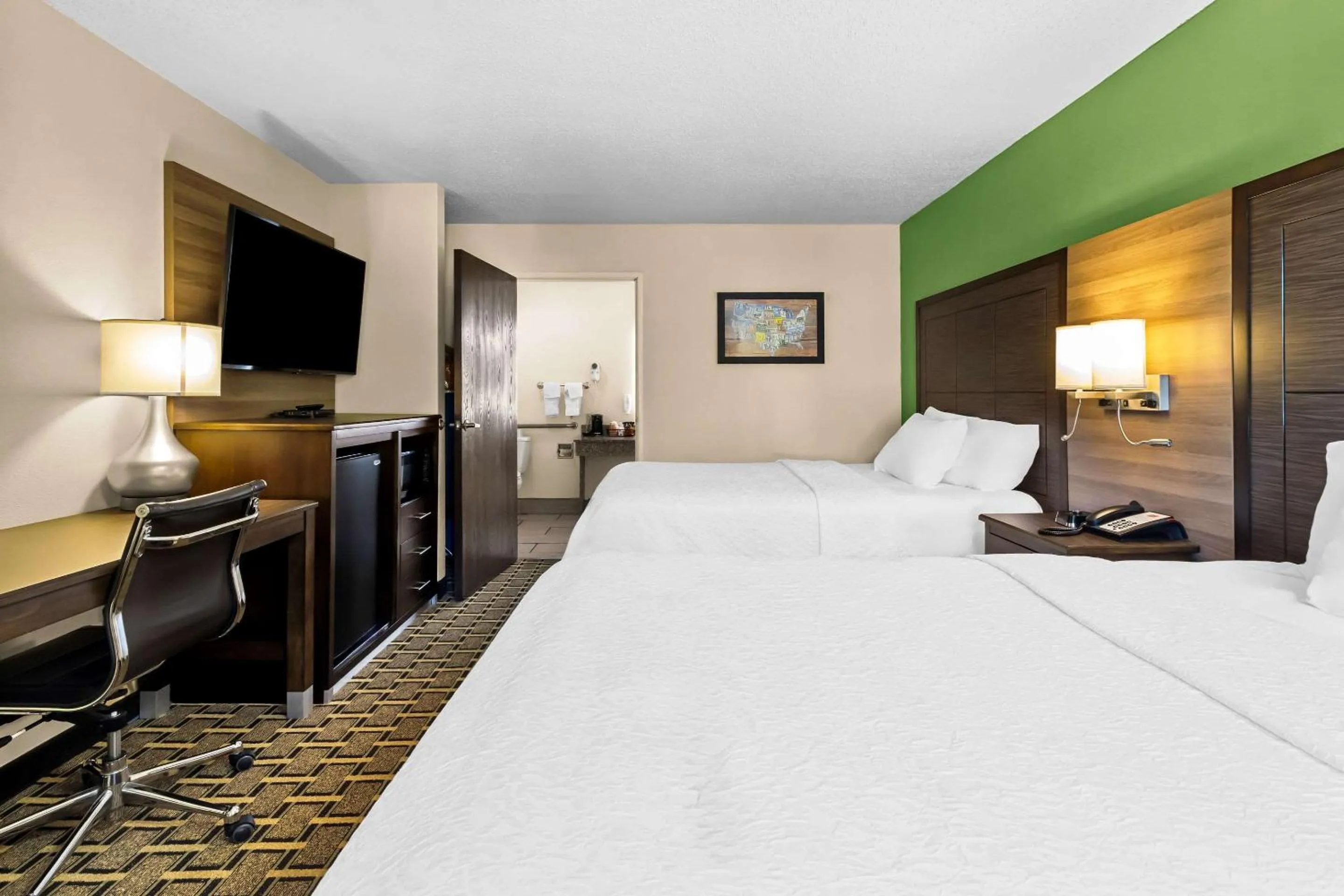 Bedroom, Bed in Econo Lodge