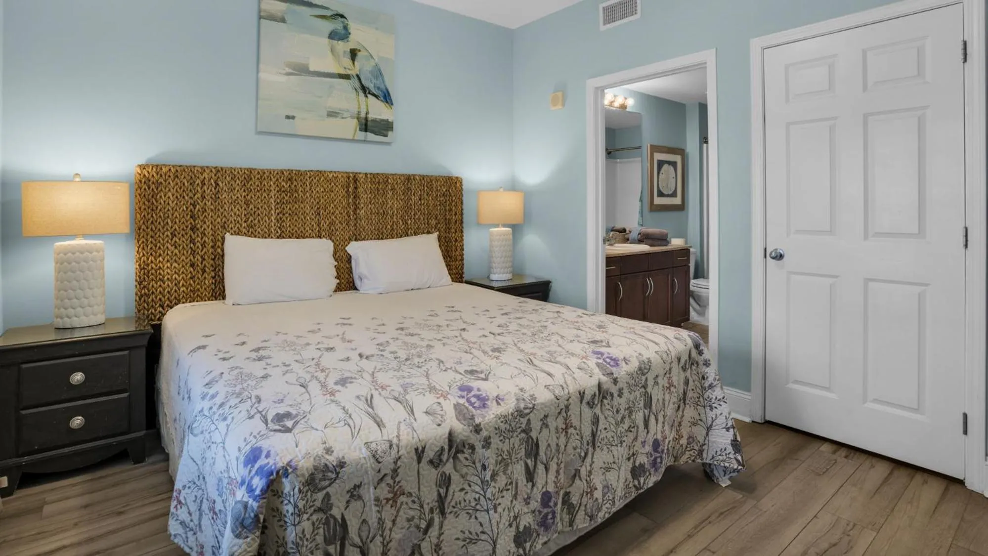 Bed in Laketown Wharf 1037