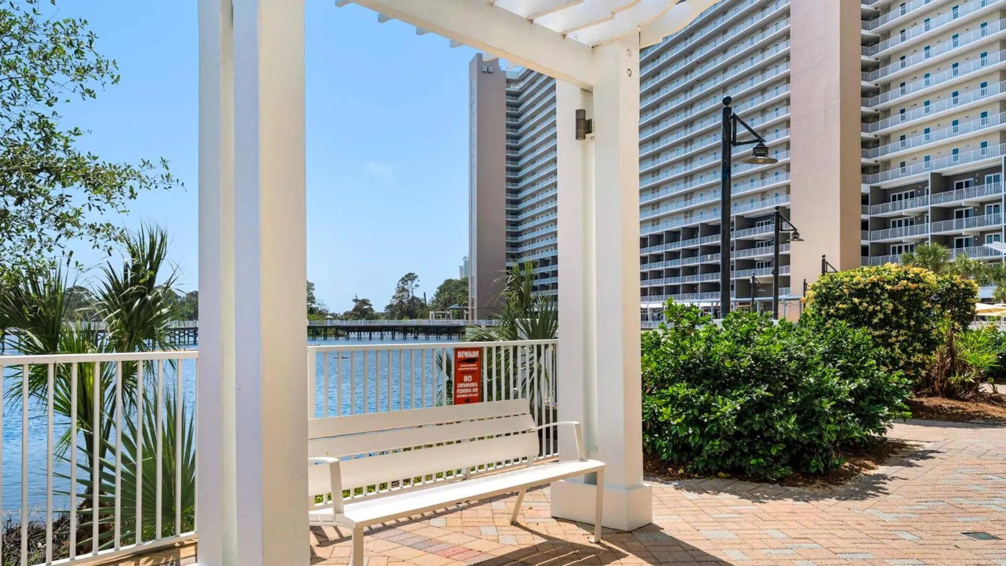 Laketown Wharf 1037