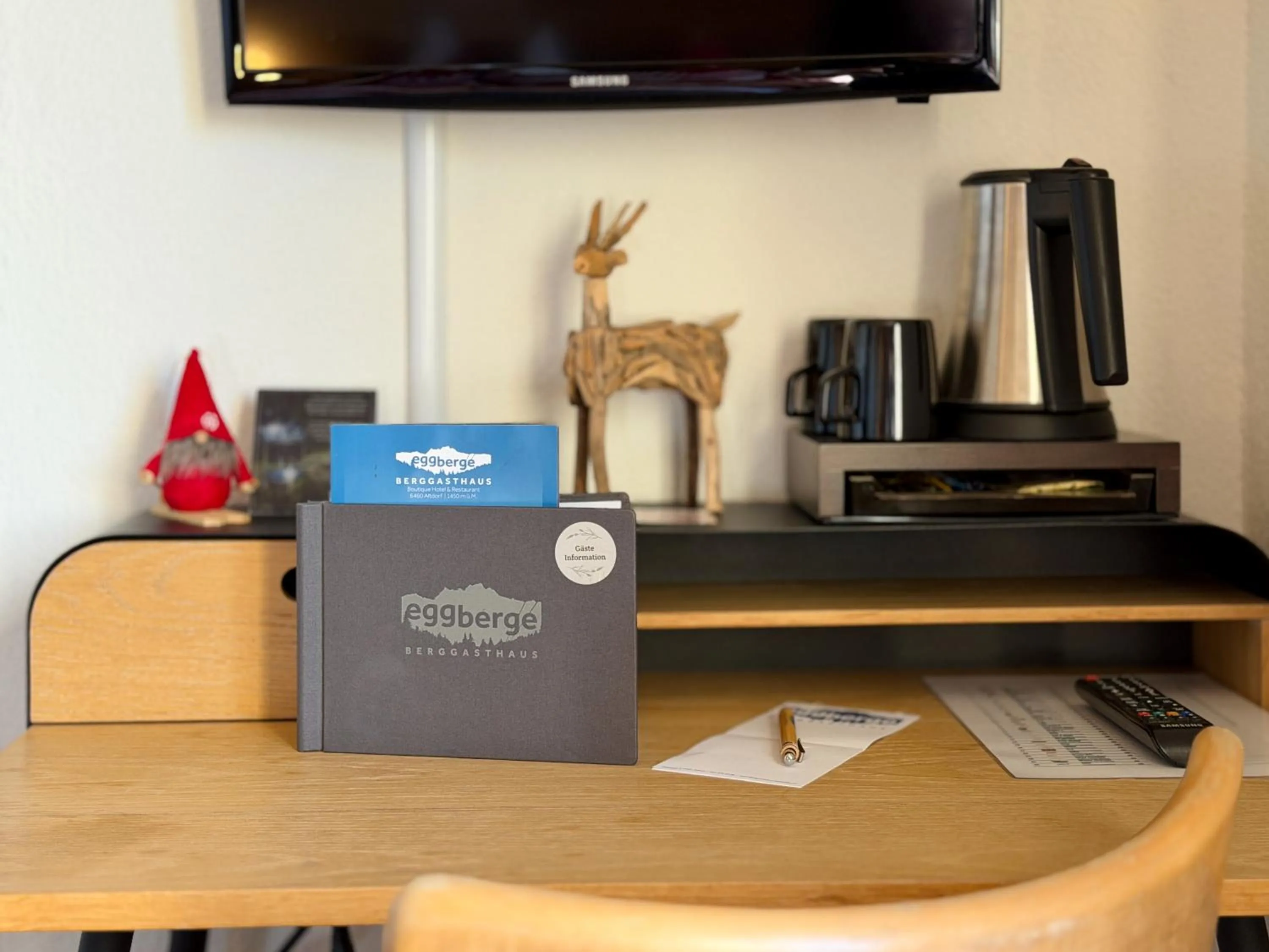 TV and multimedia in Berggasthaus Eggberge - Boutique Mountain Hotel - Access via Cablecar