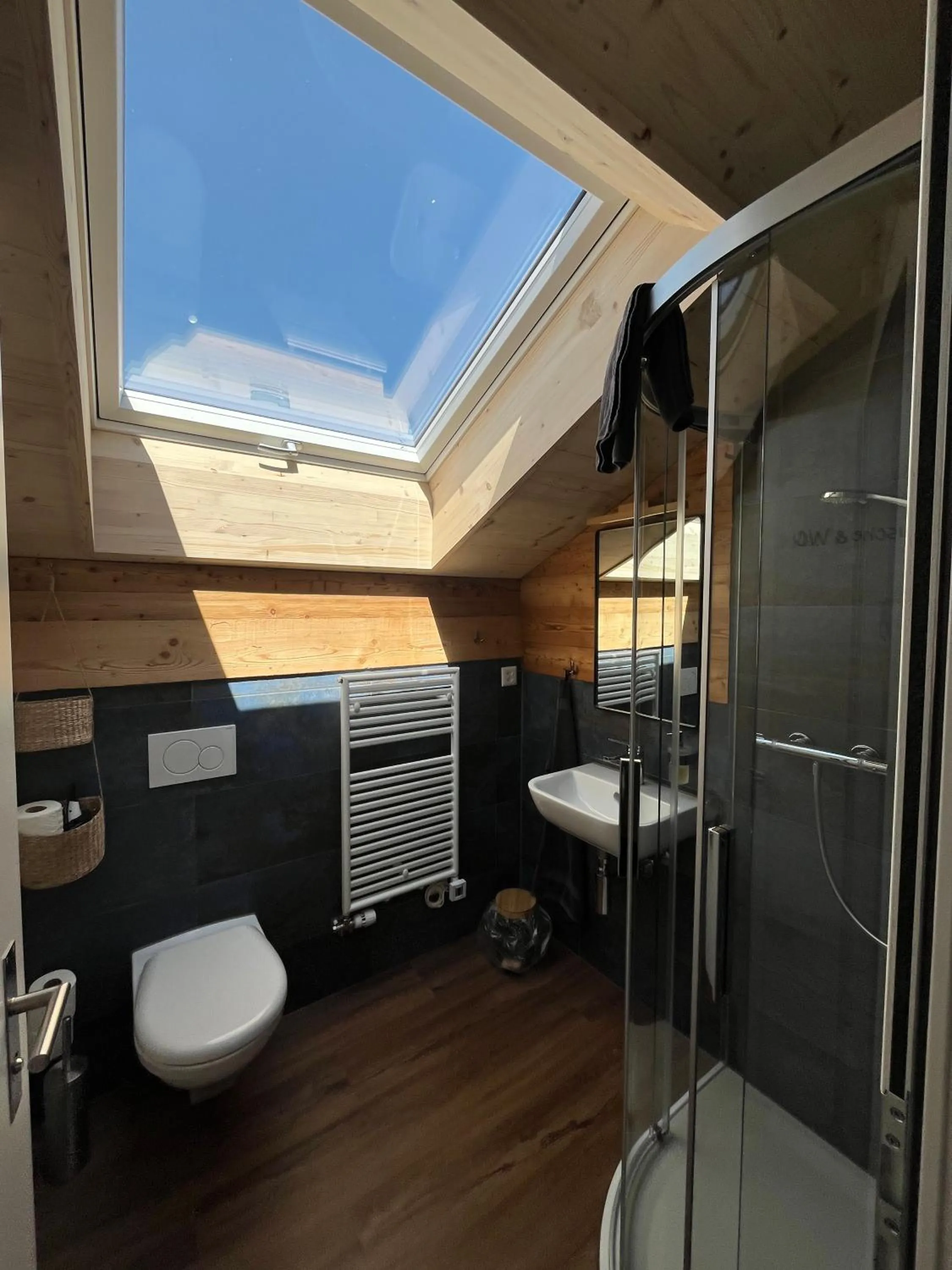 Shower in Berggasthaus Eggberge - Boutique Mountain Hotel - Access via Cablecar