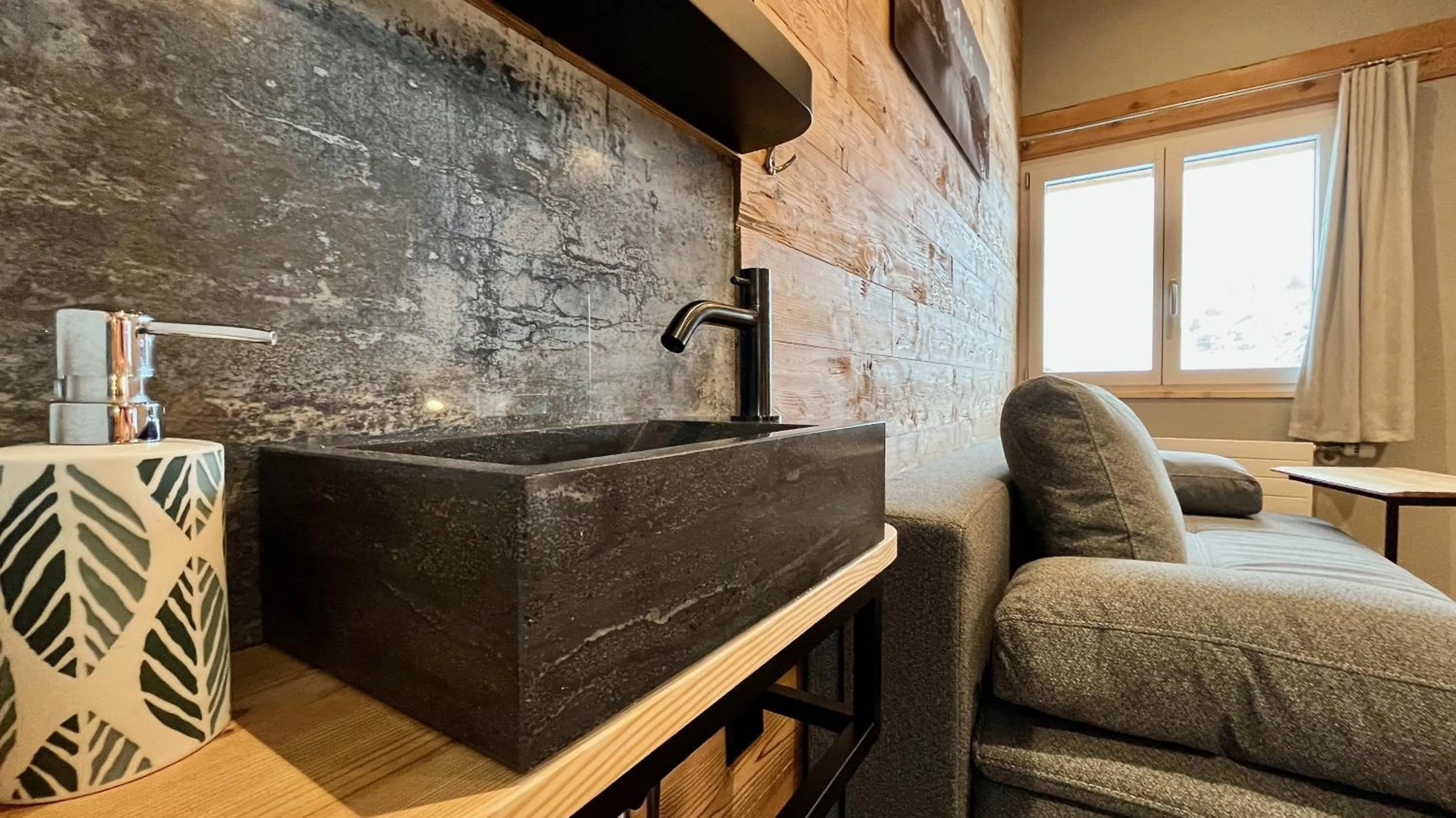 Berggasthaus Eggberge - Boutique Mountain Hotel - Access via Cablecar