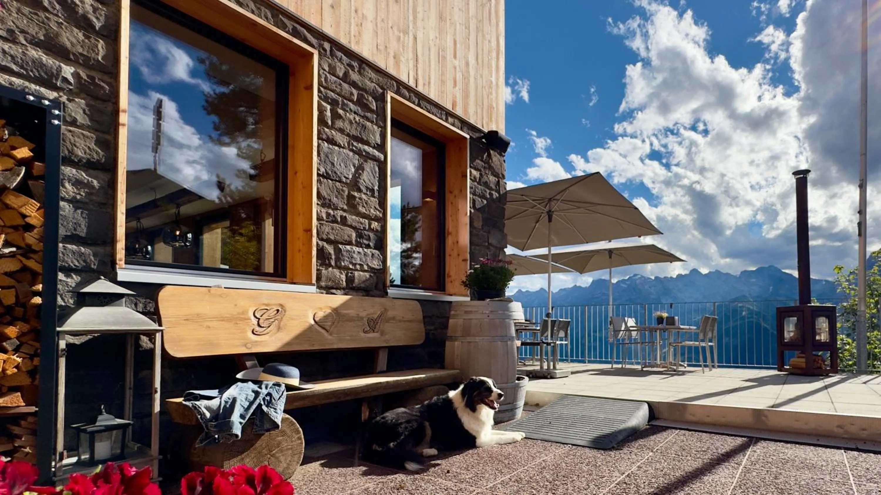 Berggasthaus Eggberge - Boutique Mountain Hotel - Access via Cablecar