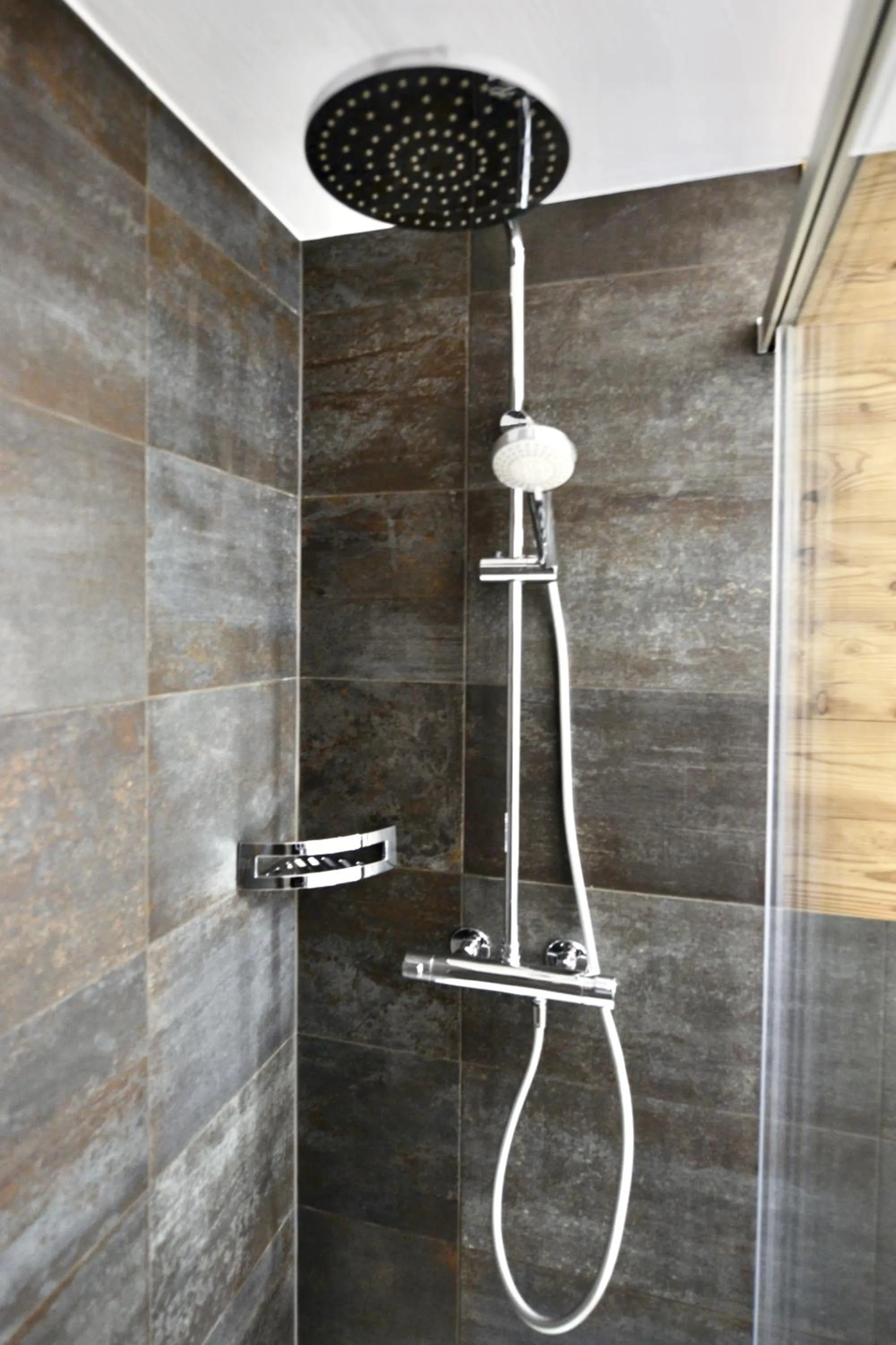 Shower in Berggasthaus Eggberge - Boutique Mountain Hotel - Access via Cablecar