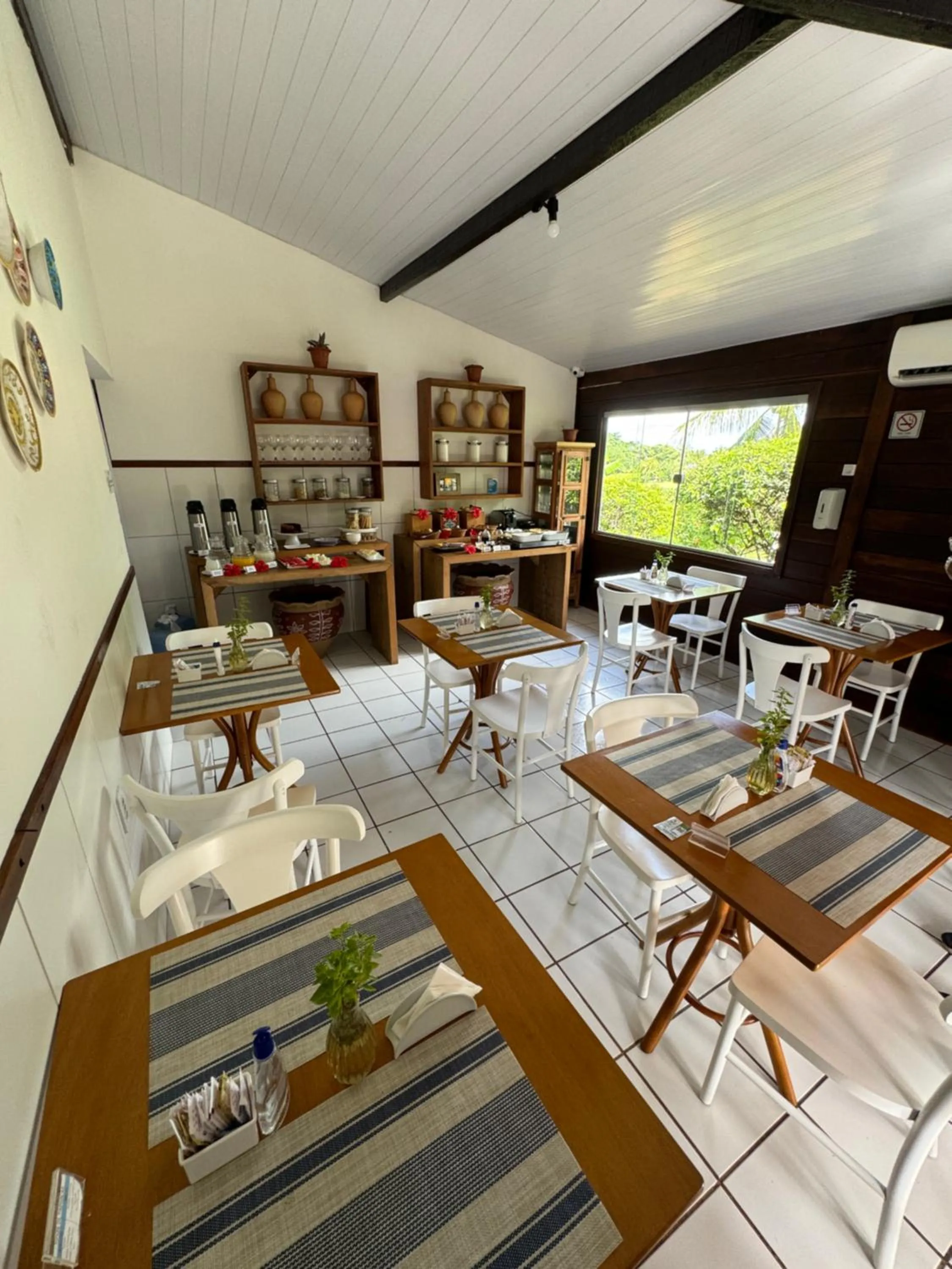 Restaurant/places to eat in Pousada Estrela do Mar Noronha by Alto da Ilha