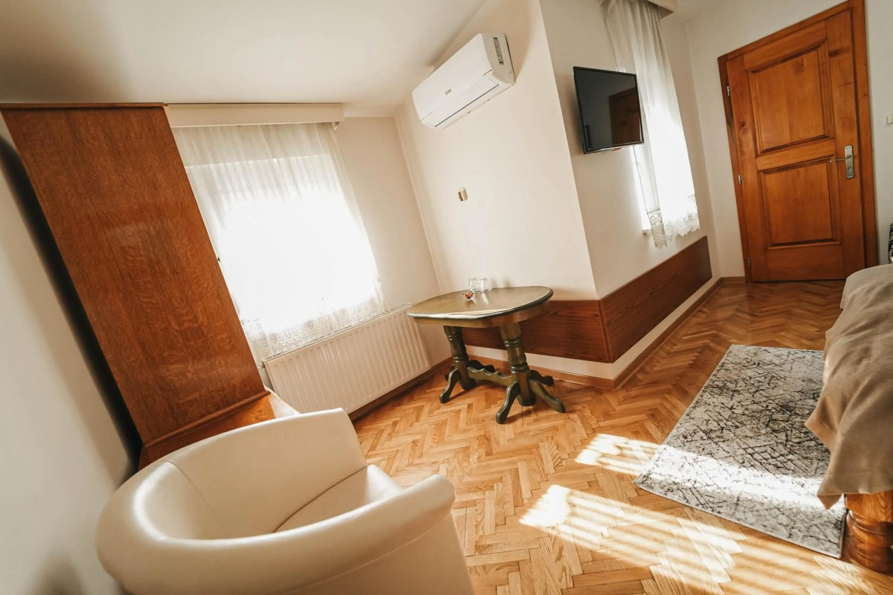 TV and multimedia, Bed in Passage