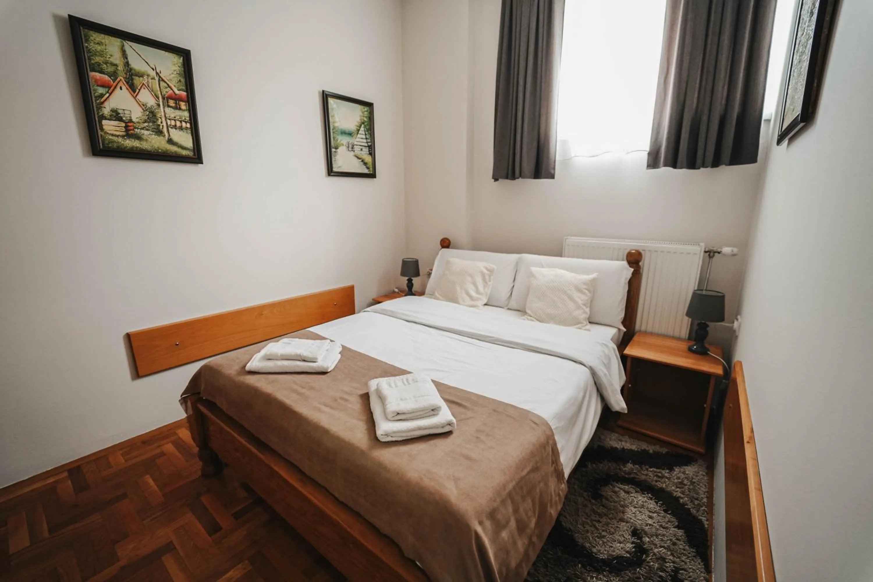 Bedroom, Bed in Passage