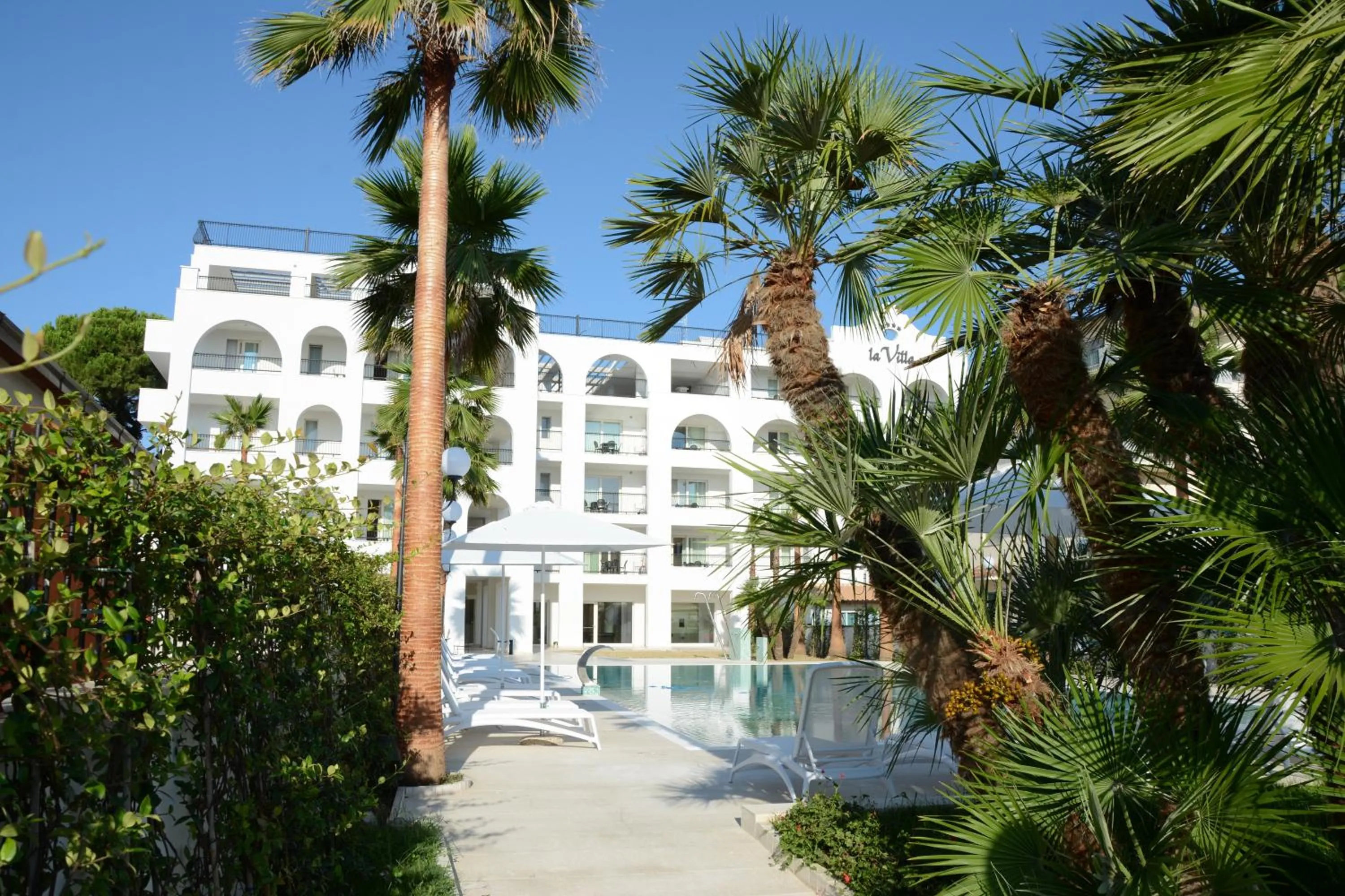 Facade/entrance in Residence La Villa