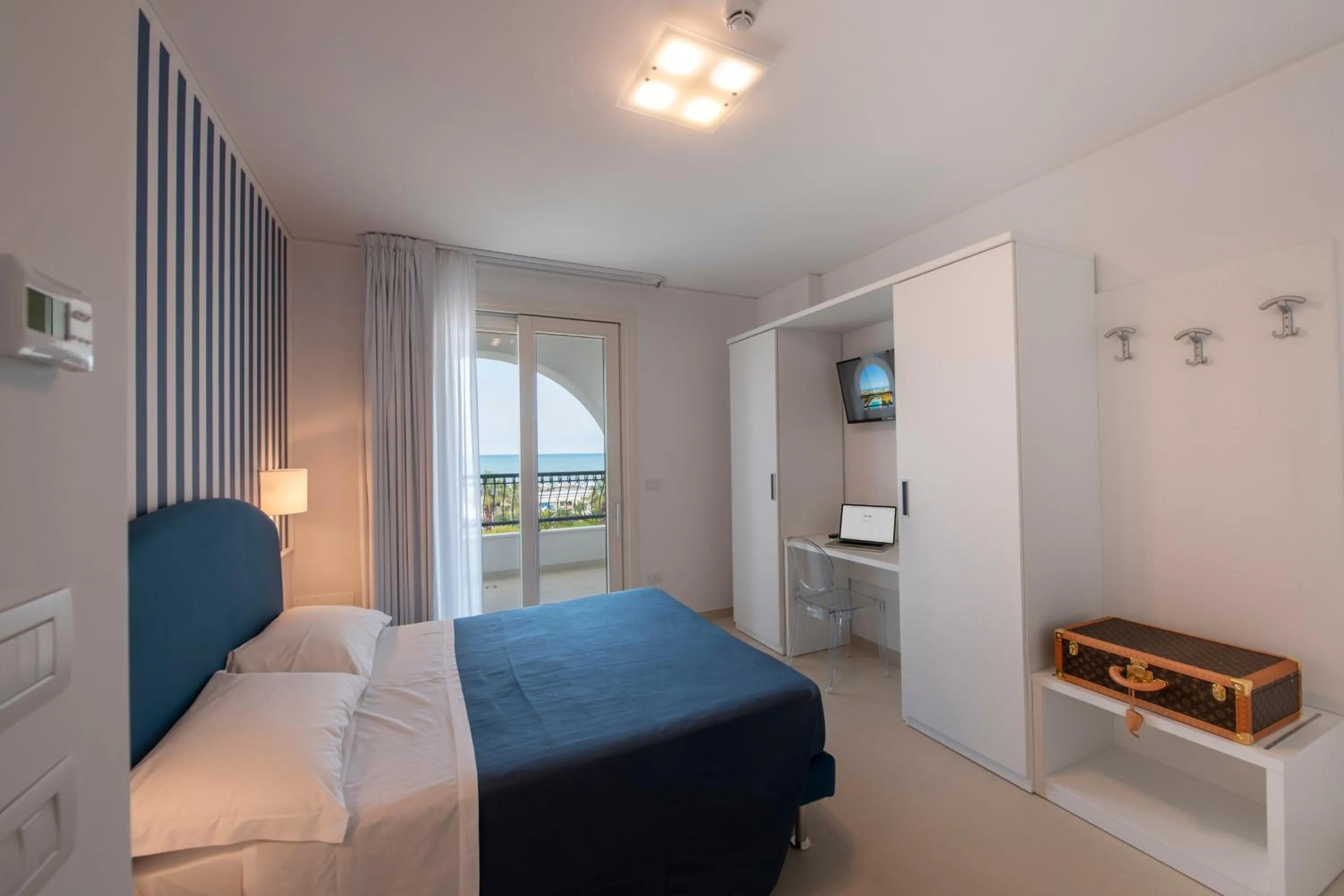 Photo of the whole room, Bed in Residence La Villa