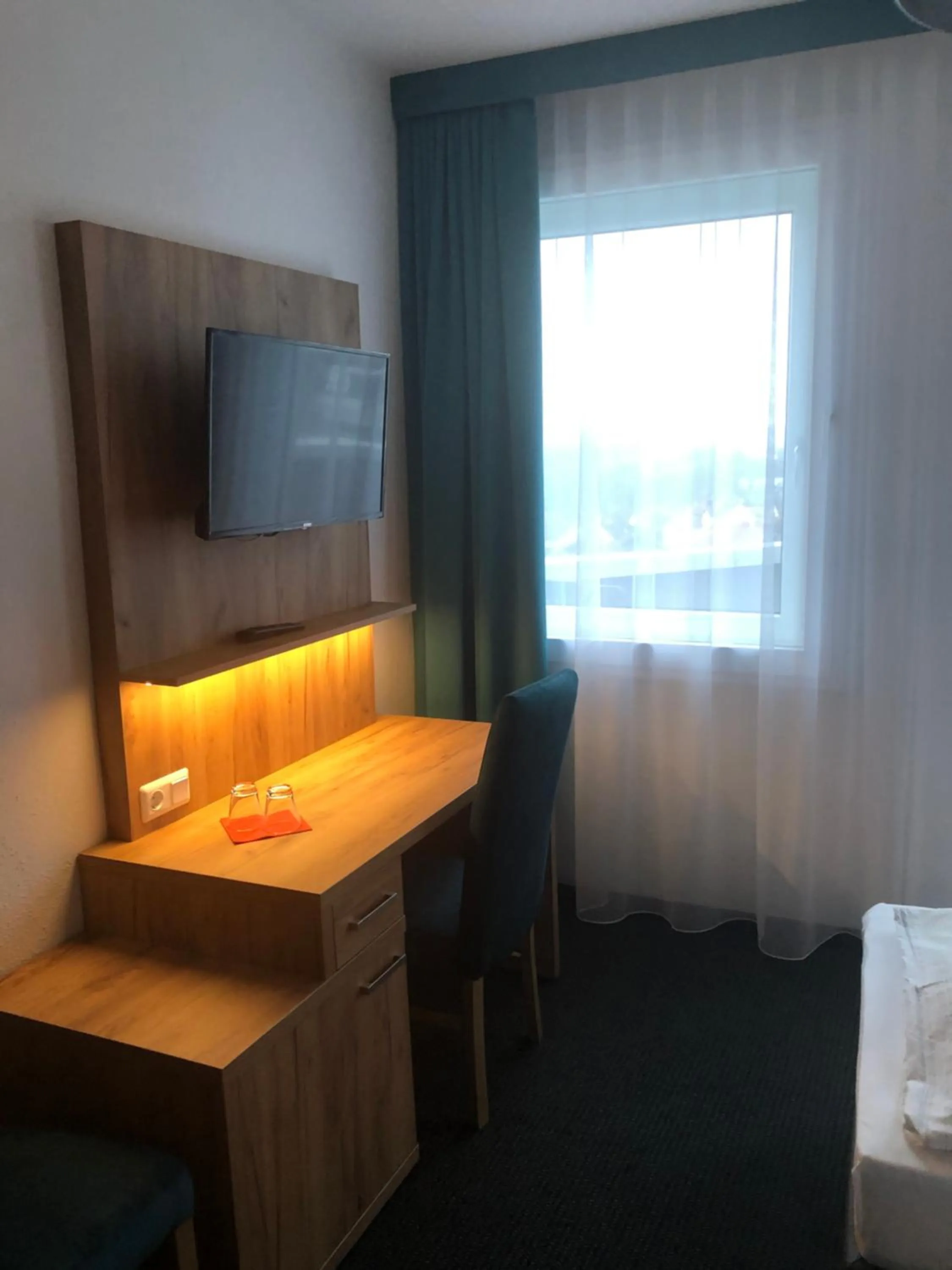 TV and multimedia, Bed in Burghotel Homberg