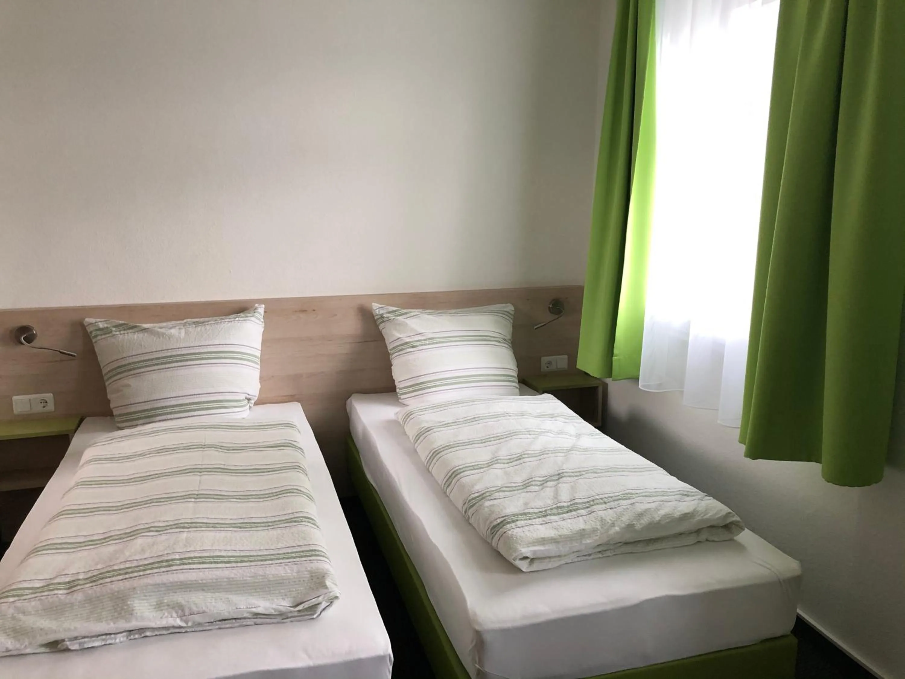 Photo of the whole room, Bed in Burghotel Homberg