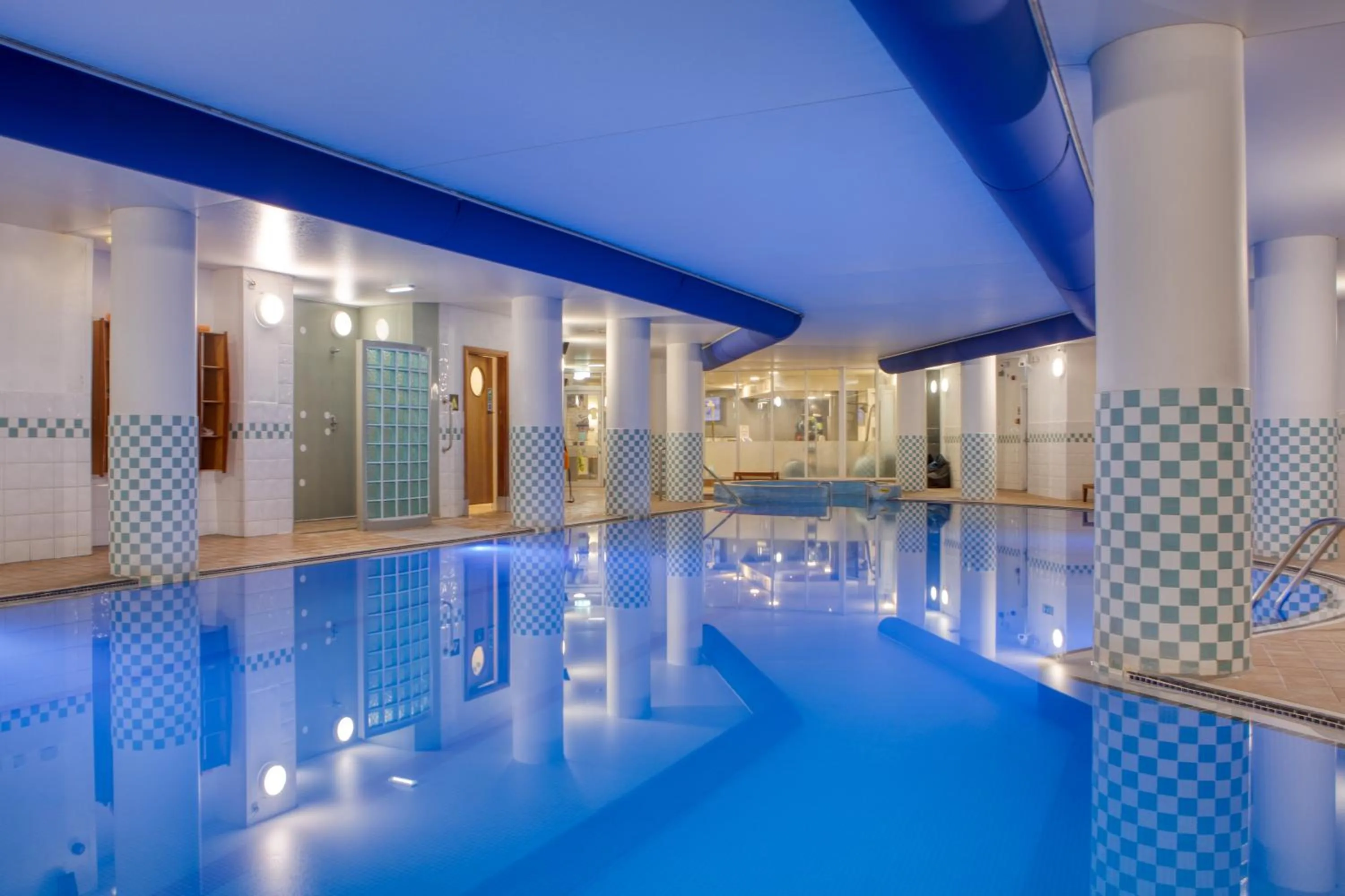 Swimming pool in Hilton Nottingham Hotel