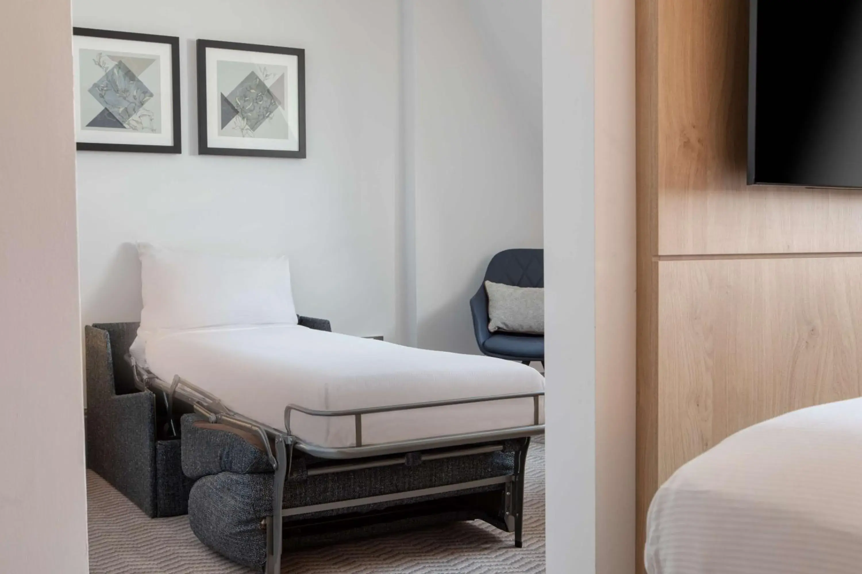 Double Room with Sofa Bed in Hilton Nottingham Hotel Double Room with Sofa Bed in Hilton Nottingham Hotel