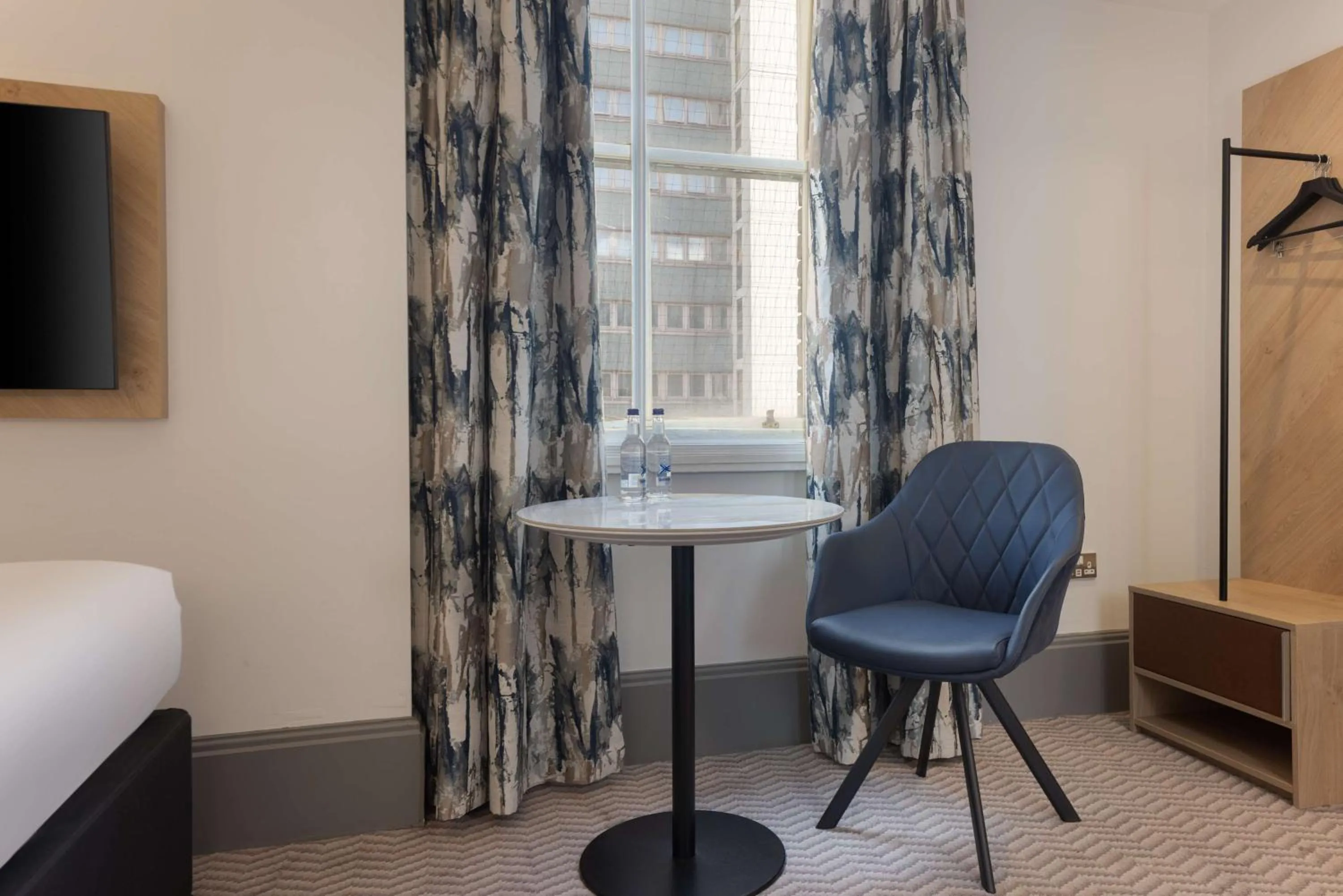 Living room in Hilton Nottingham Hotel