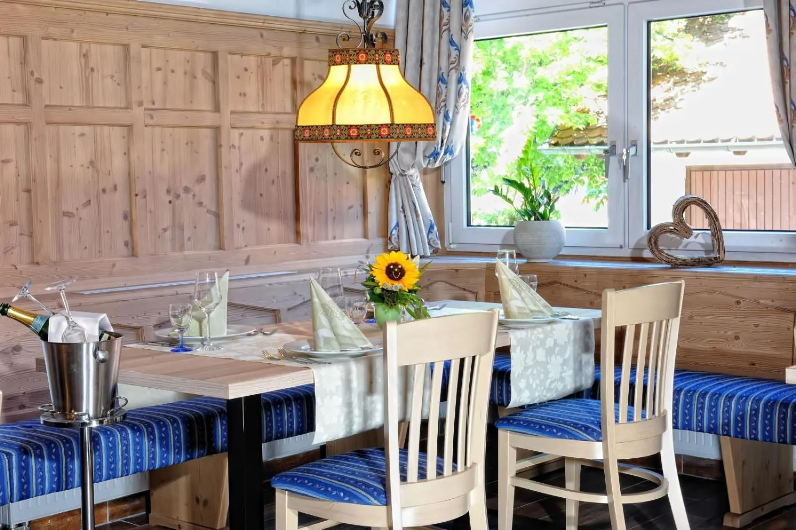 Restaurant/places to eat in Natur- und Sporthotel Zuflucht