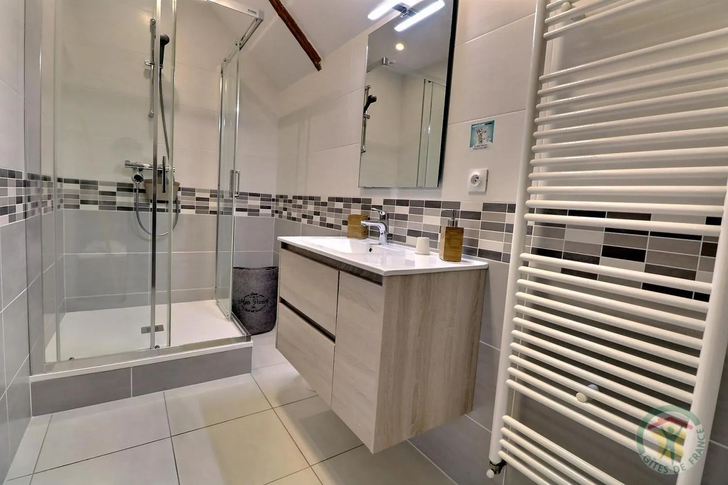 Shower in Le Haut Pont de la Baie