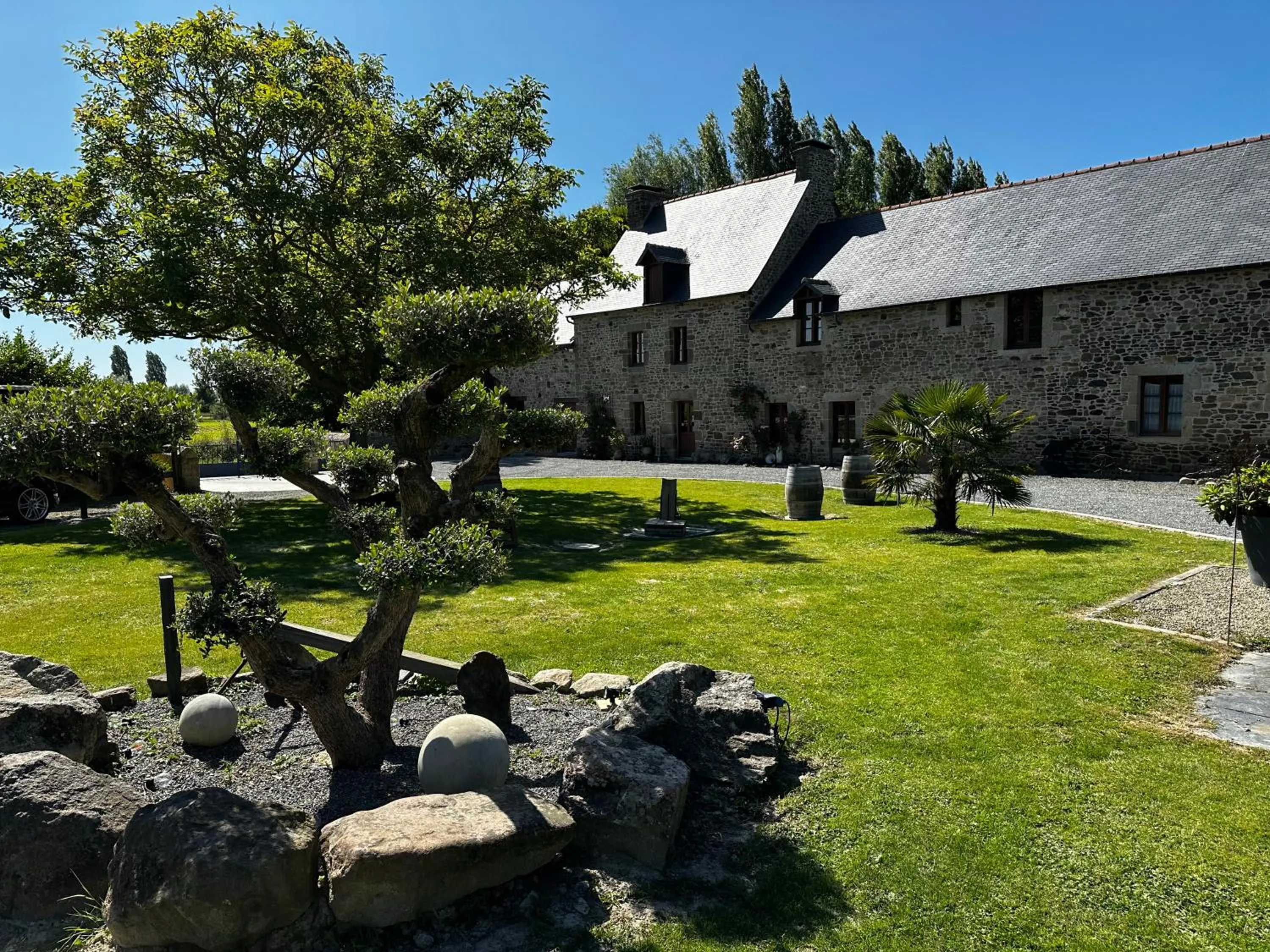 Property building in Le Haut Pont de la Baie