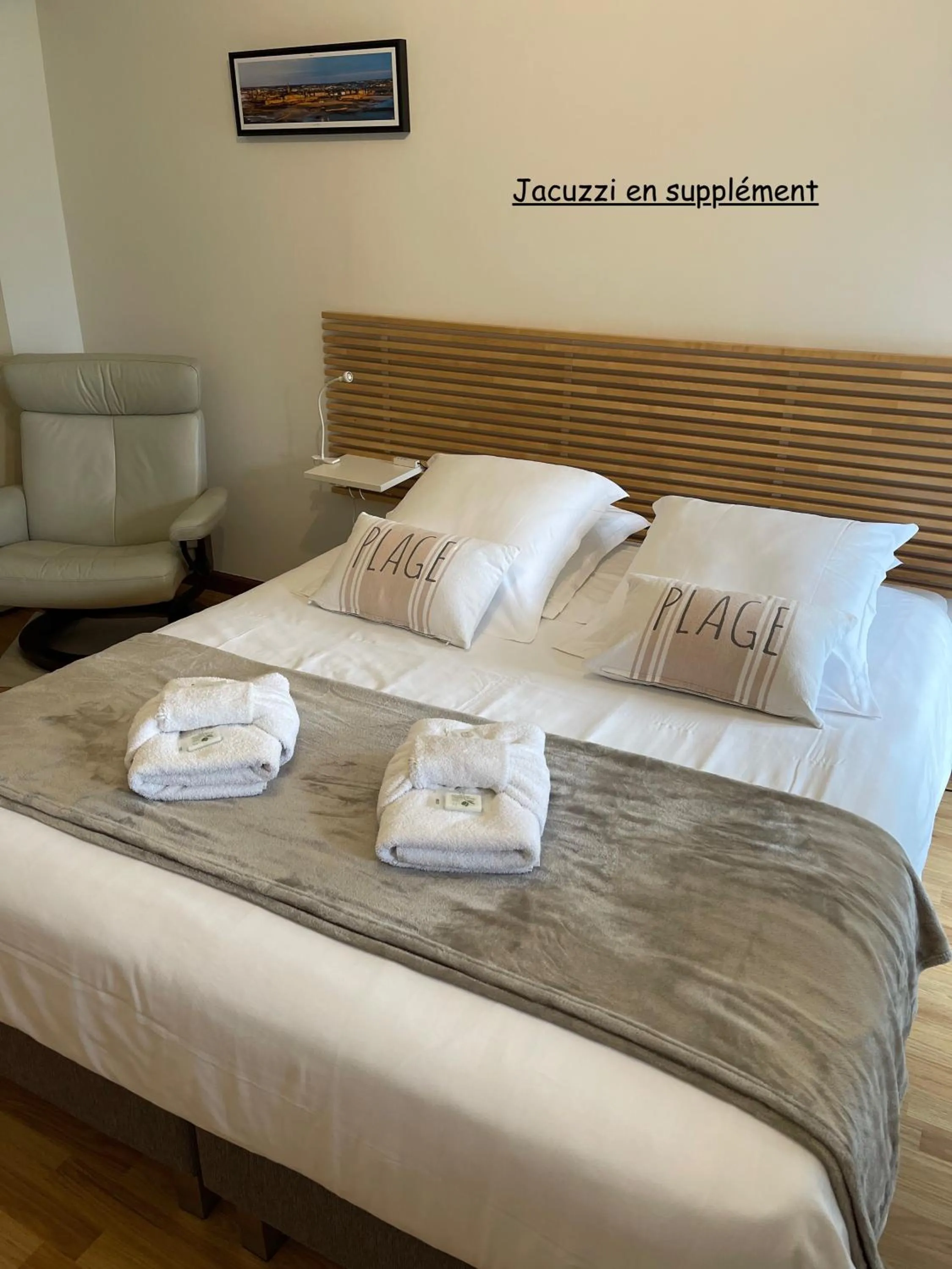 TV and multimedia, Bed in Le Haut Pont de la Baie