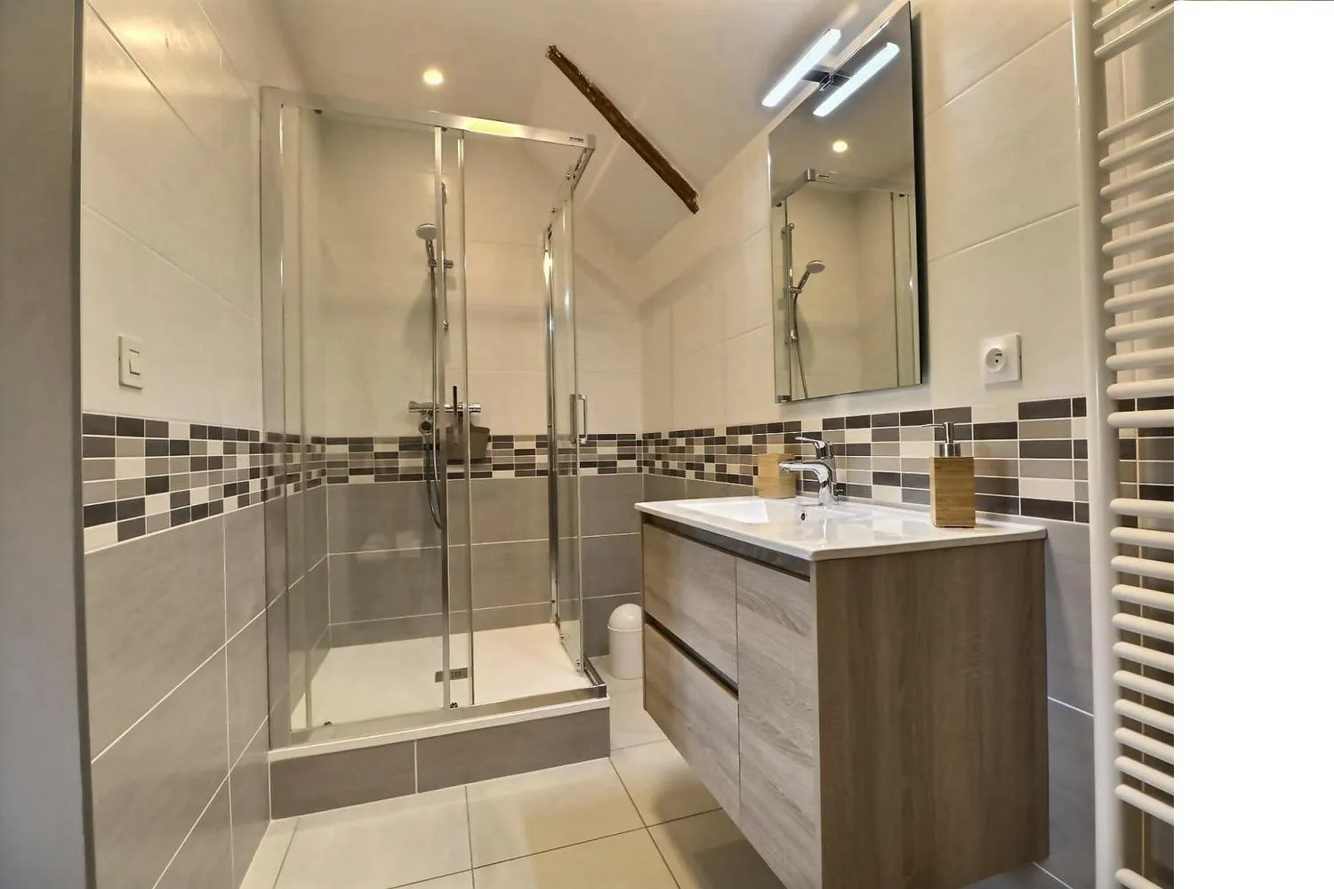 Shower in Le Haut Pont de la Baie