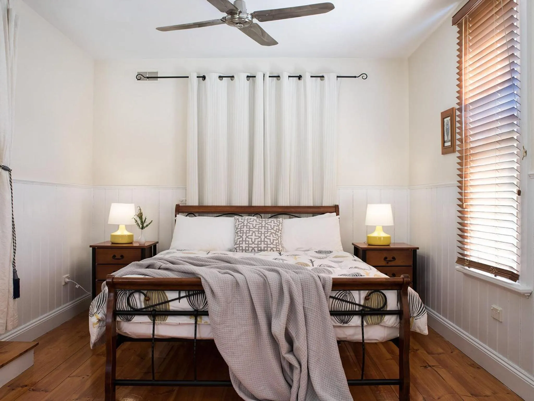 Bed in Koovelly Garden Studio- cosy retreat