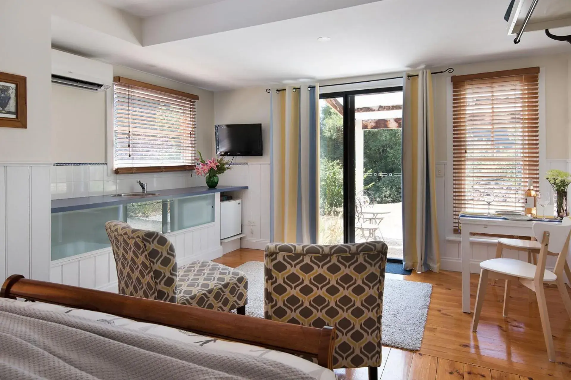 Koovelly Garden Studio- cosy retreat Koovelly Garden Studio- cosy retreat