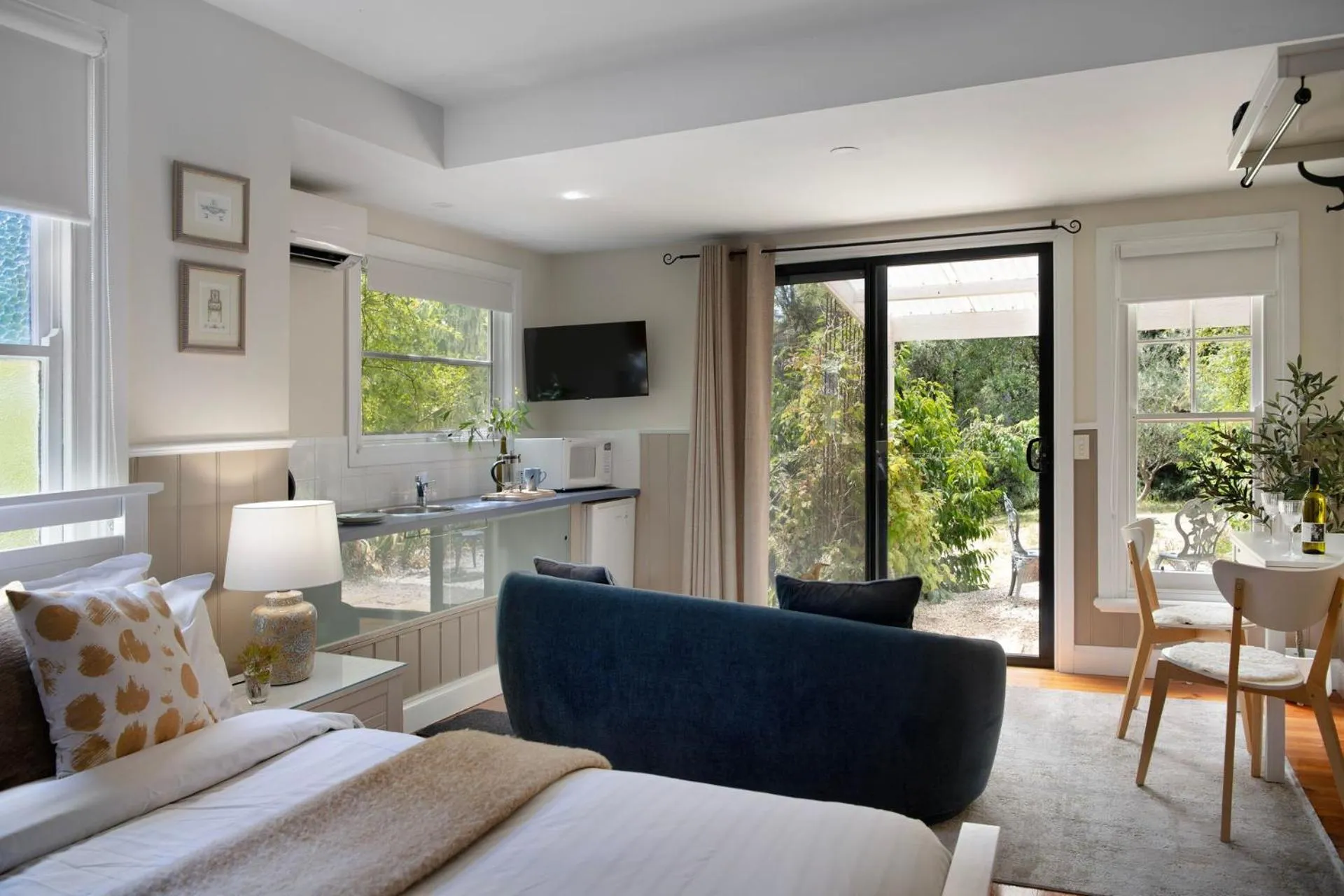 Bed in Koovelly Garden Studio- cosy retreat