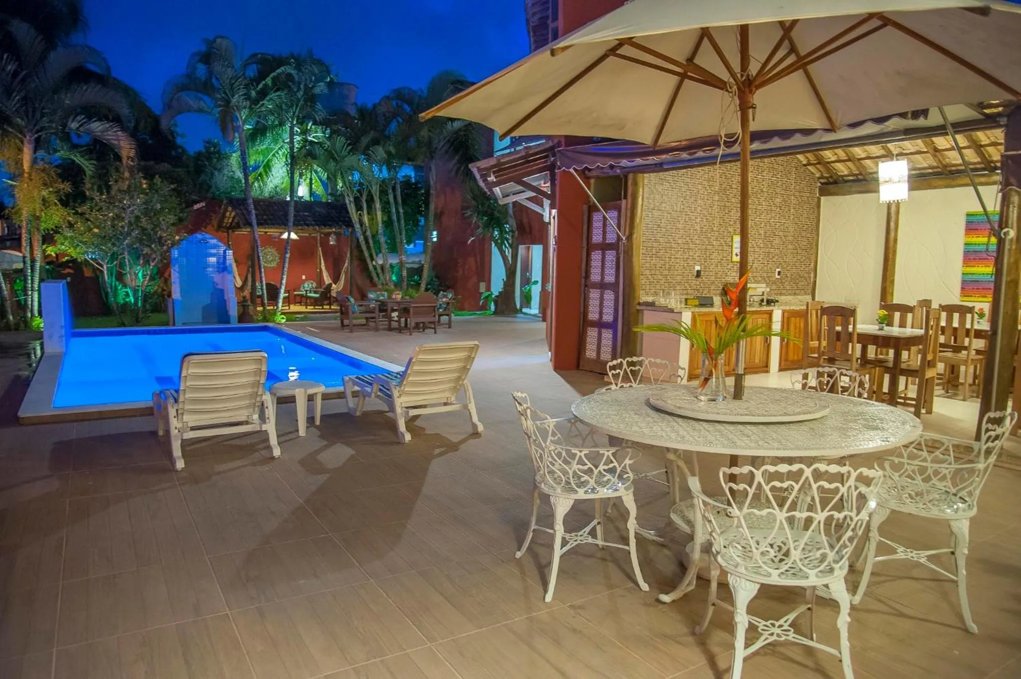 Swimming pool in Pousada Manhã Dourada