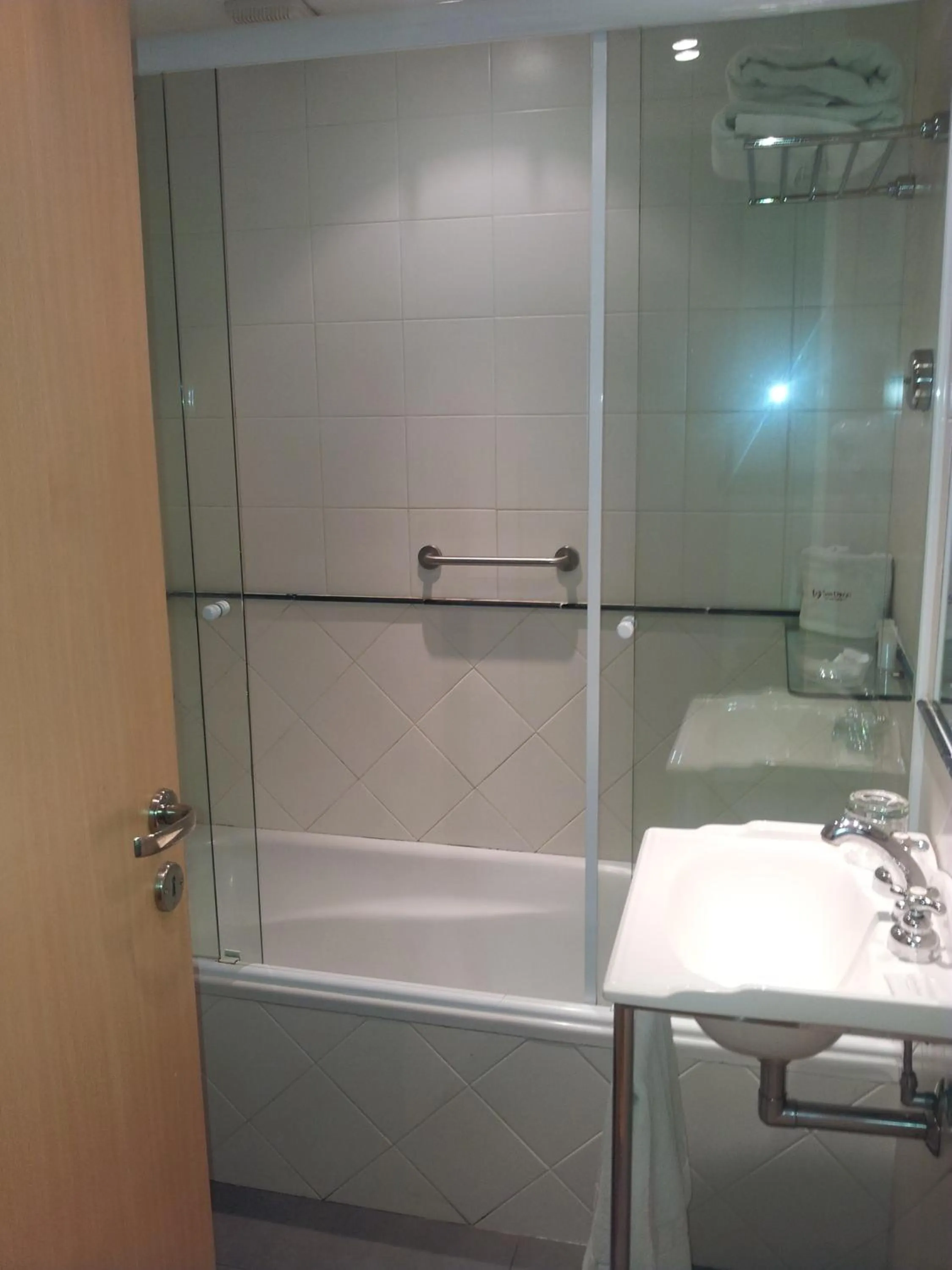 Bathroom in Apart San Diego Recoleta