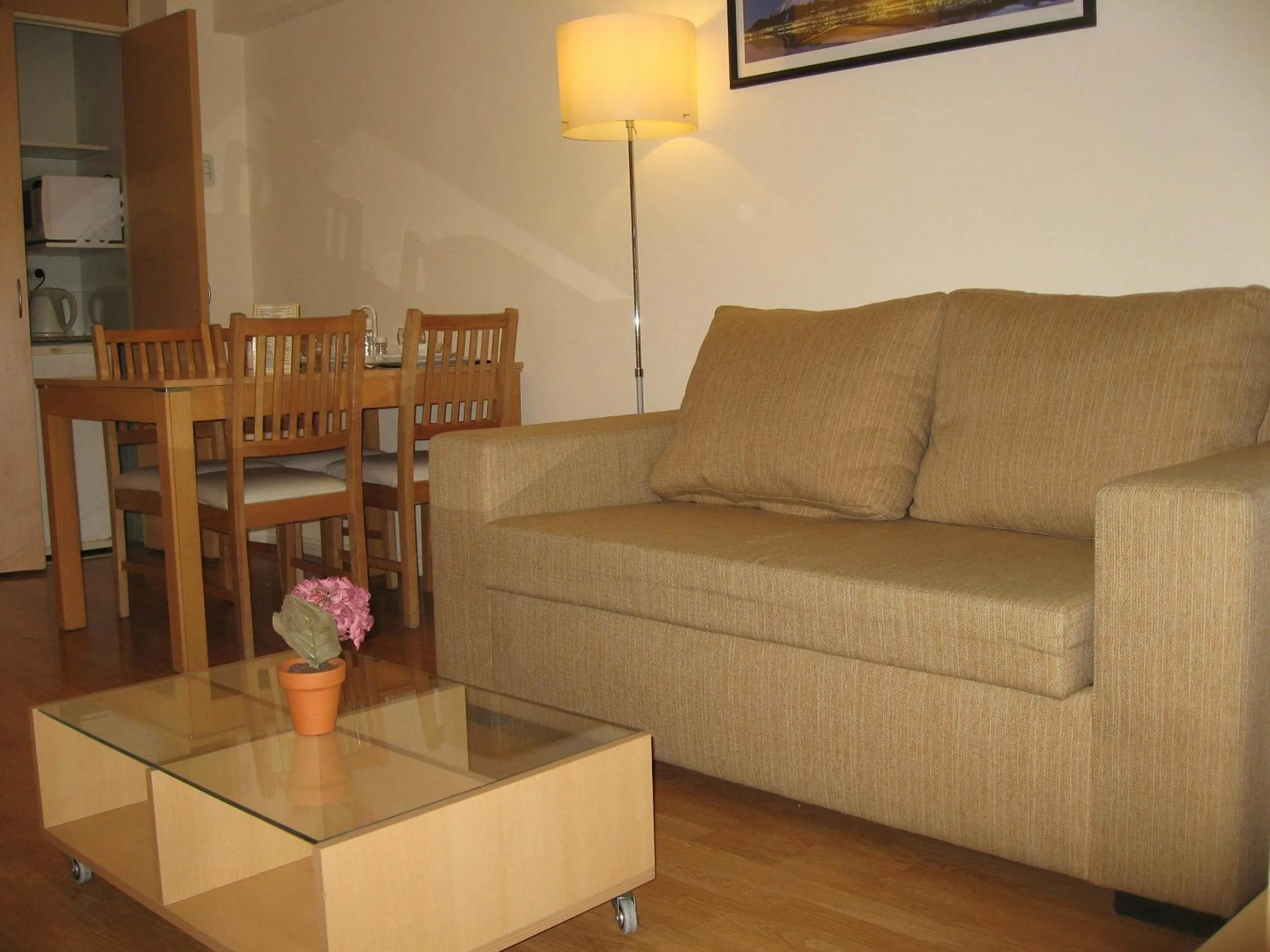 Seating area in Apart San Diego Recoleta