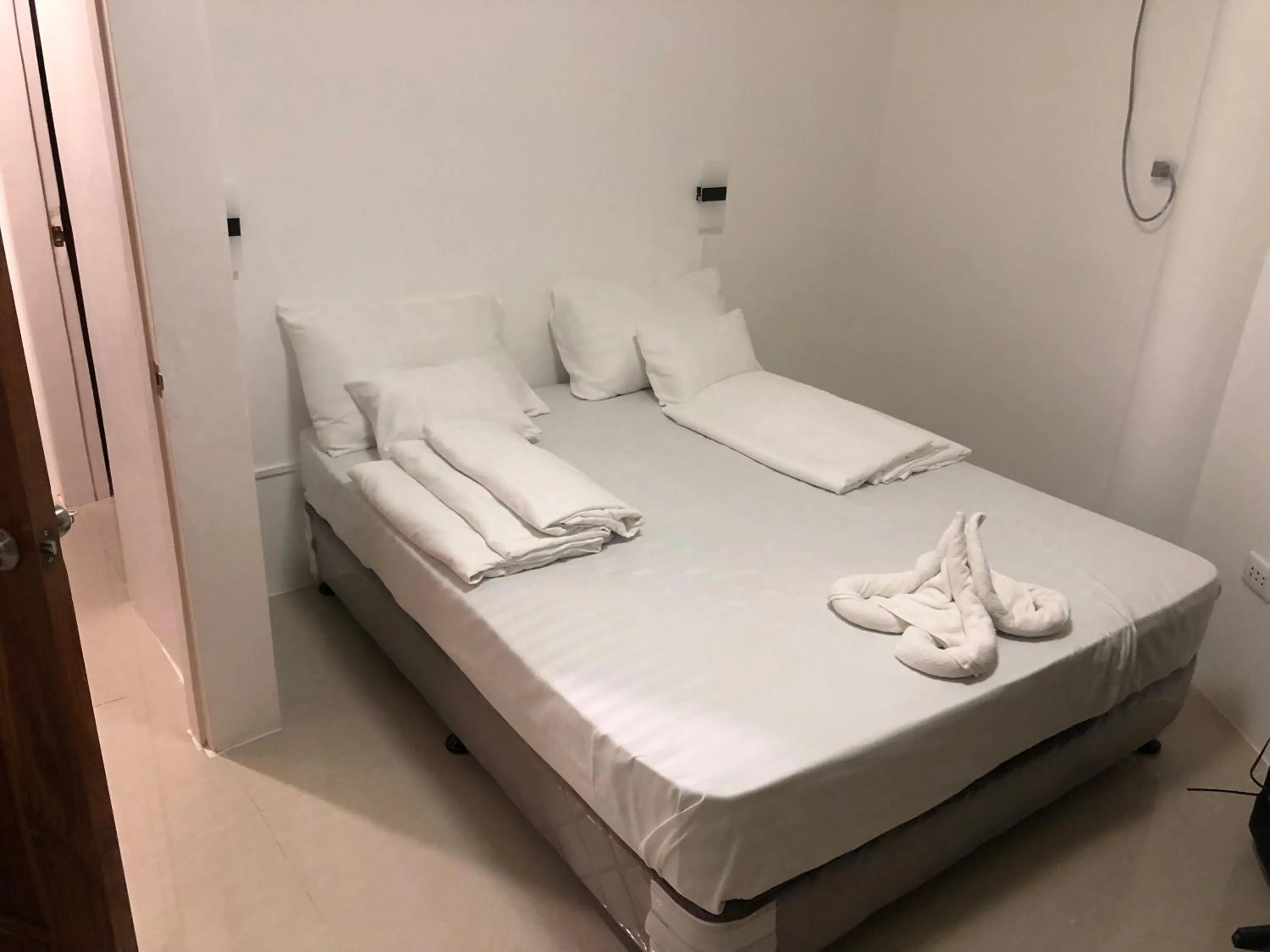 Bed in Cuestas Beach Resort and Restaurant