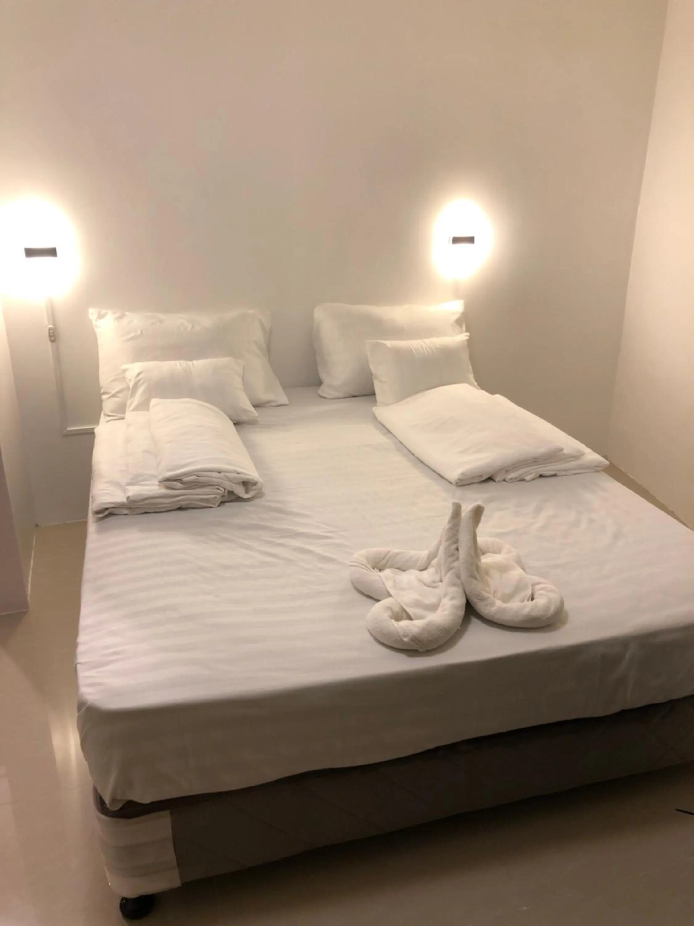 Bed in Cuestas Beach Resort and Restaurant