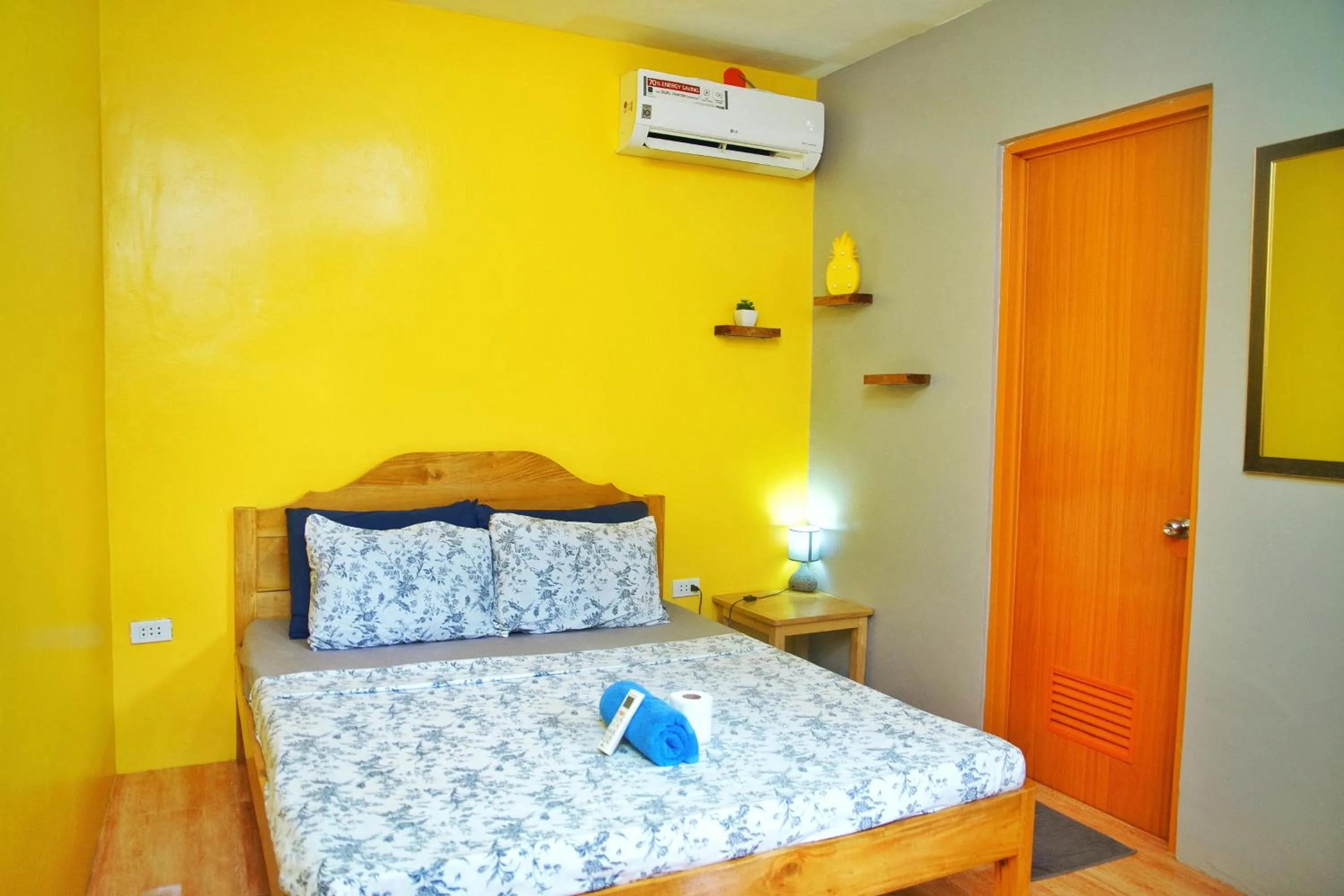 Photo of the whole room, Bed in Ananas Guesthouse