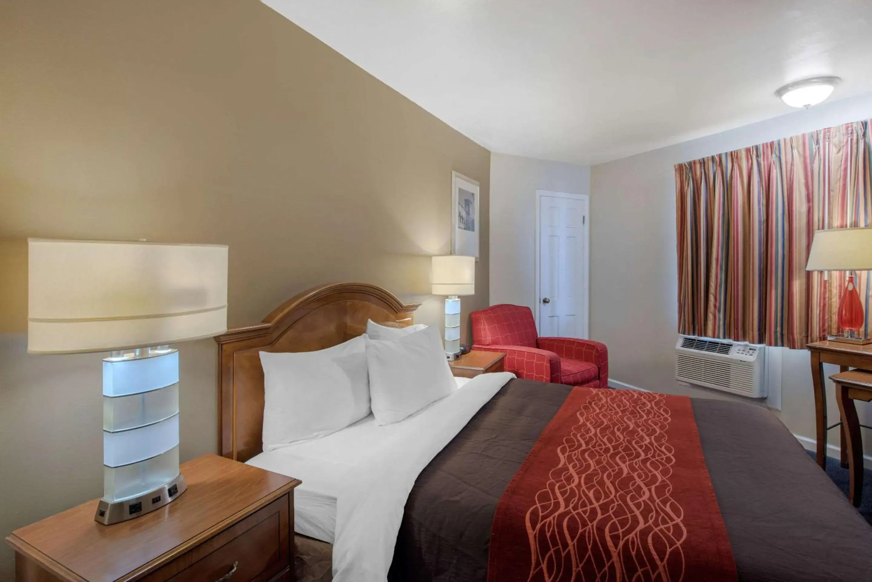 Queen Room - Non-Smoking in Abode Queen Room - Non-Smoking in Abode