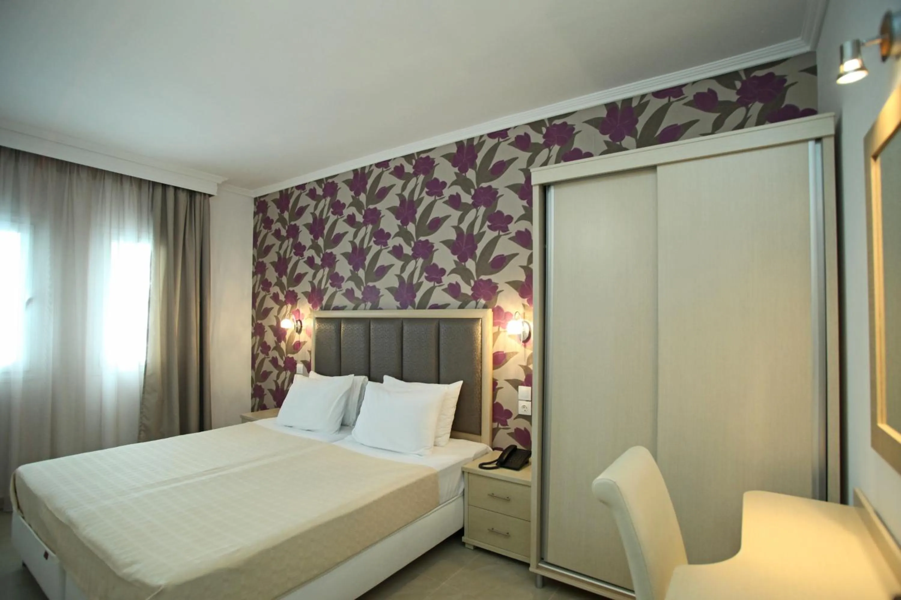 Bedroom, Bed in Naias