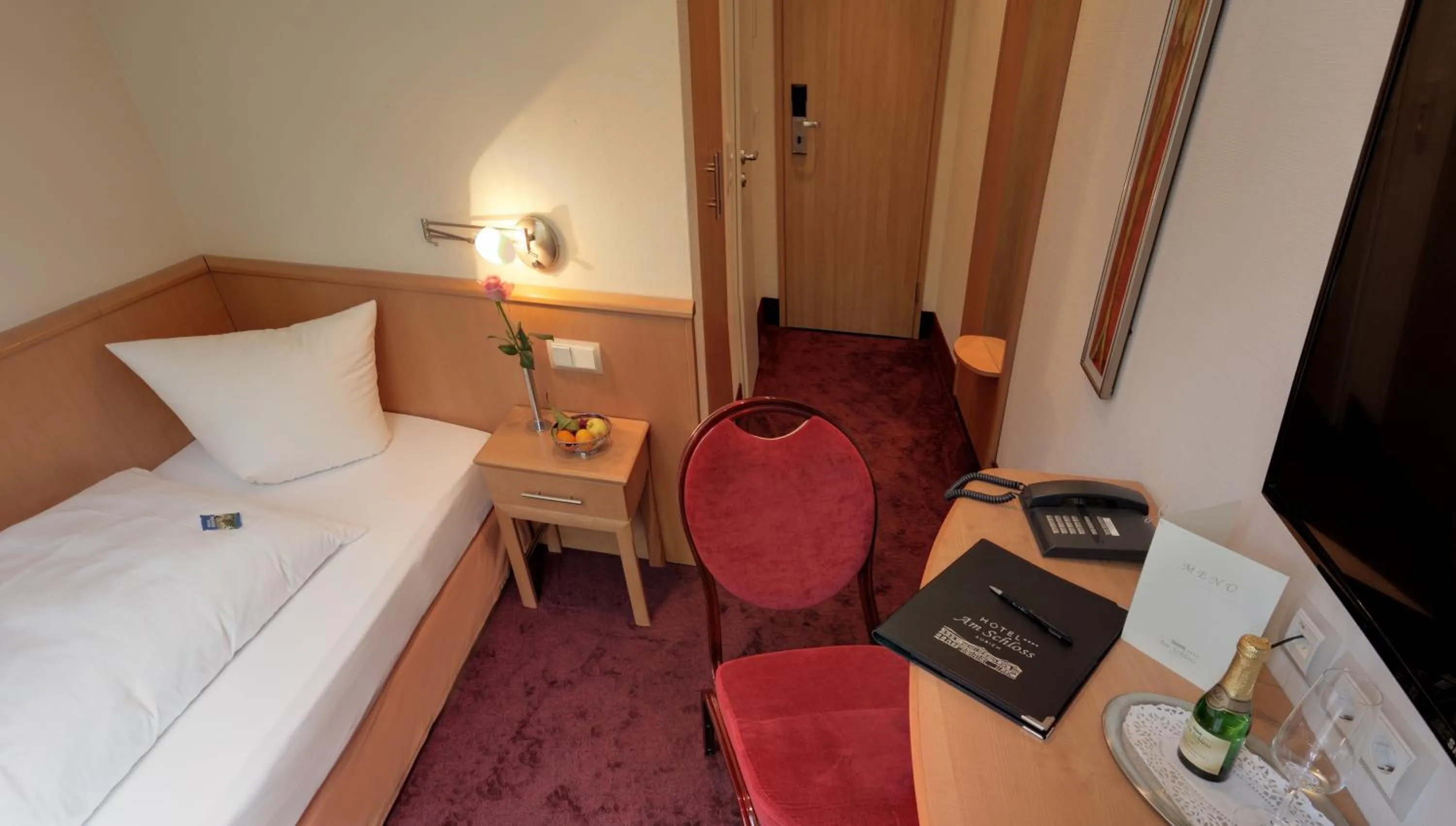 Photo of the whole room, Bed in Hotel Am Schloss Aurich